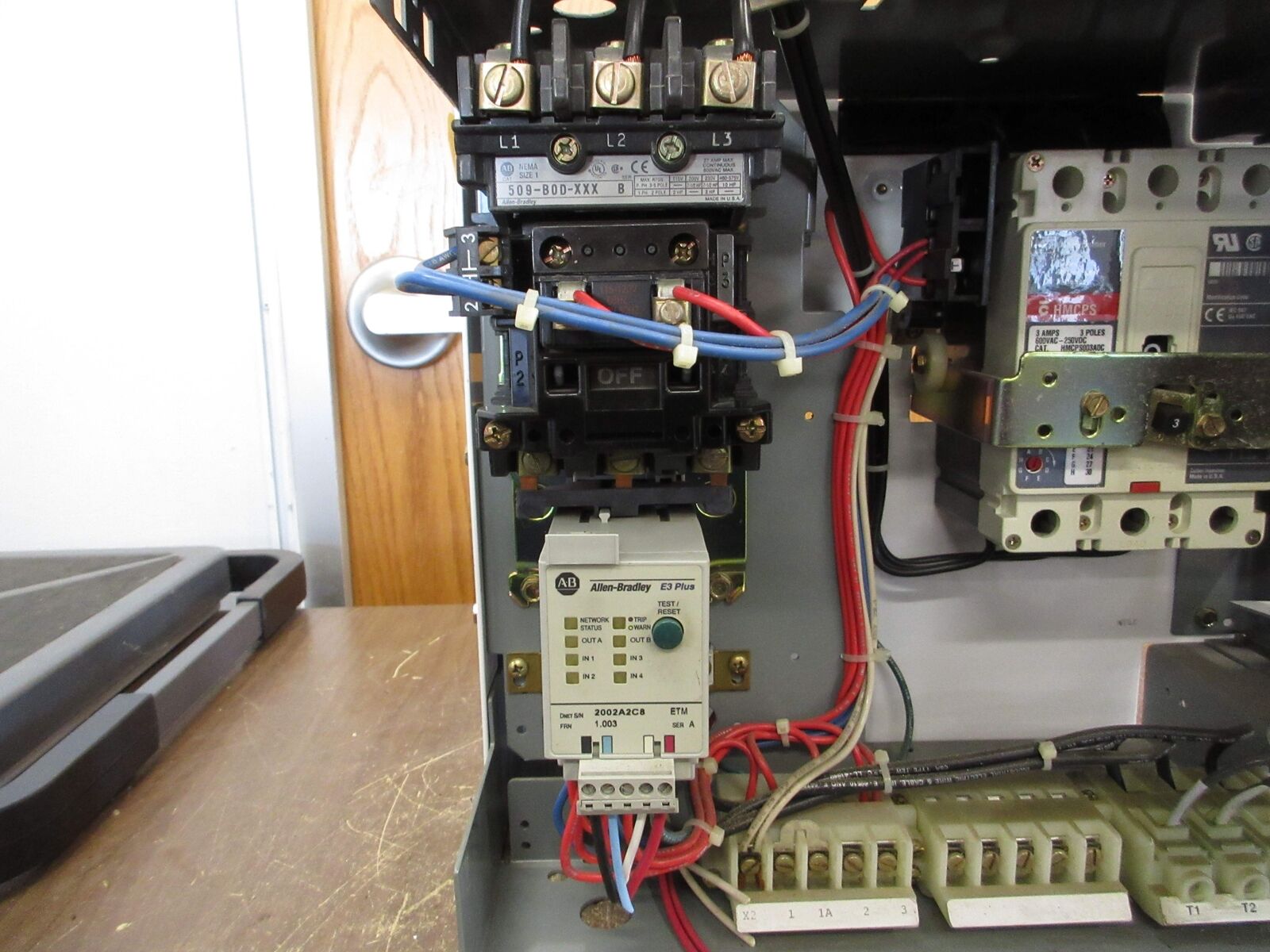 Allen-Bradley Size 1 MCC Bucket YUGWQY923/1AK 480V 3Ph 60Hz 120V Coil w/ Door