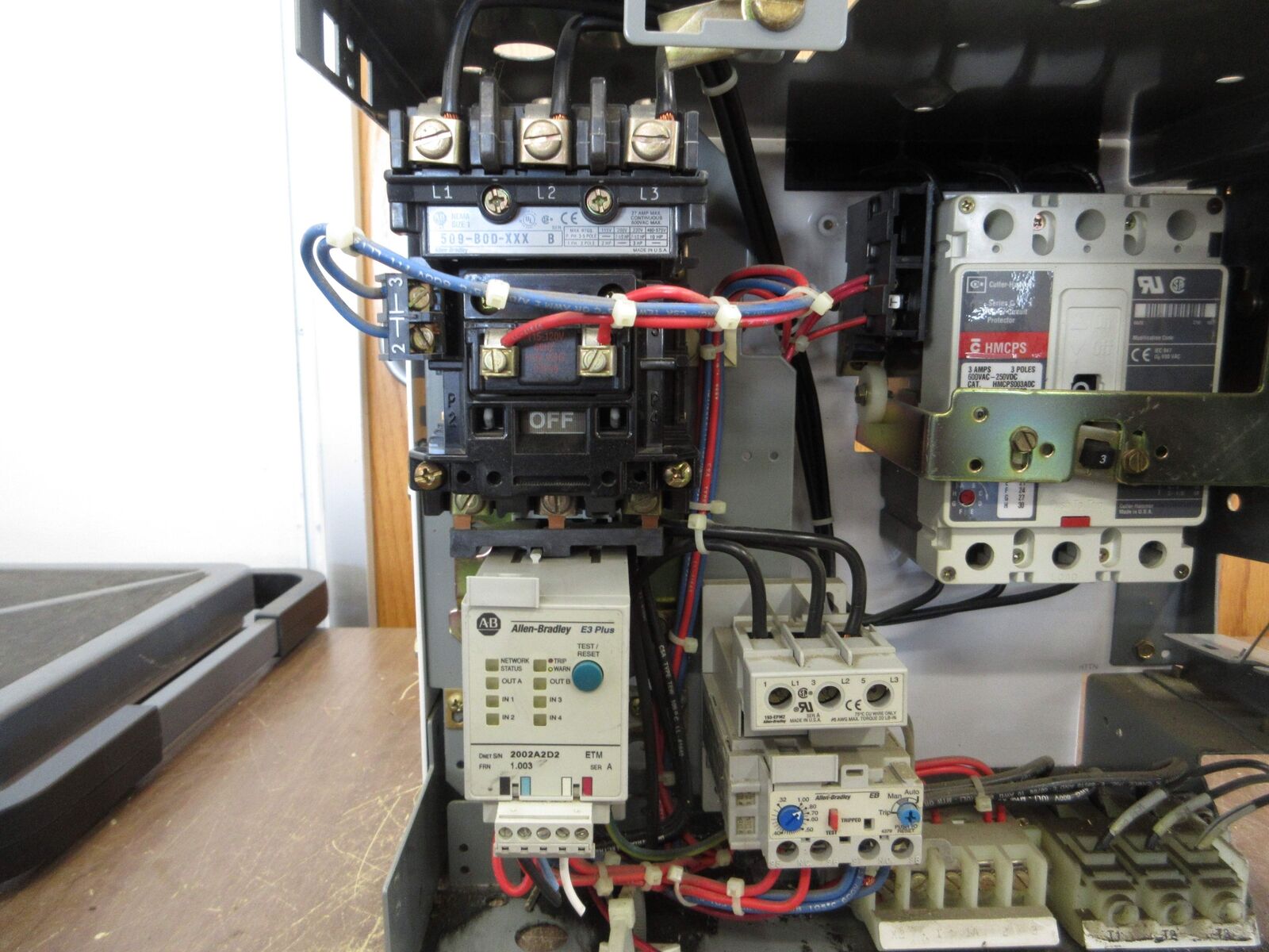 Allen-Bradley Size 1 MCC Bucket YUGWQY923/1AR 480V 3Ph 60Hz 120V Coil w/ Door