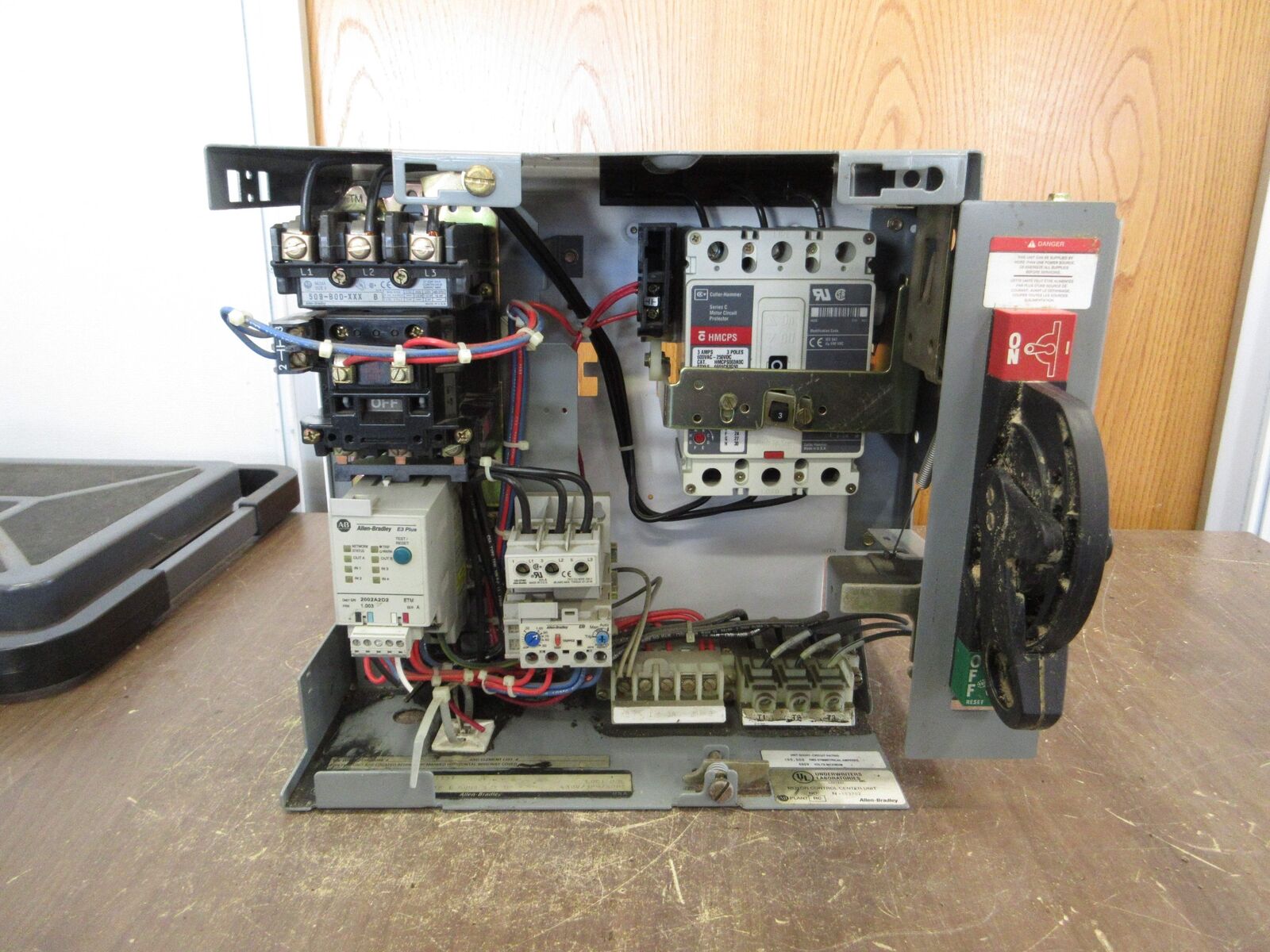 Allen-Bradley Size 1 MCC Bucket YUGWQY923/1AR 480V 3Ph 60Hz 120V Coil w/ Door