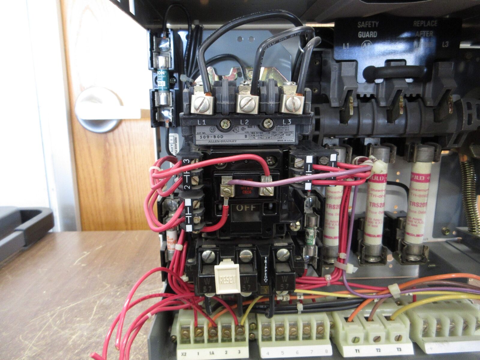 Allen-Bradley Size 1 MCC Bucket 2112B-BDB-4R-6P-24R-9000 480V 3Ph 60Hz 120V Coil