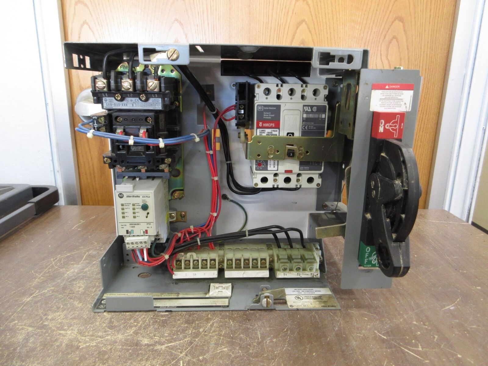 Allen-Bradley Size 1 MCC Bucket YUGWQY923/1AS 480V 3Ph 60Hz 120V Coil w/ Door
