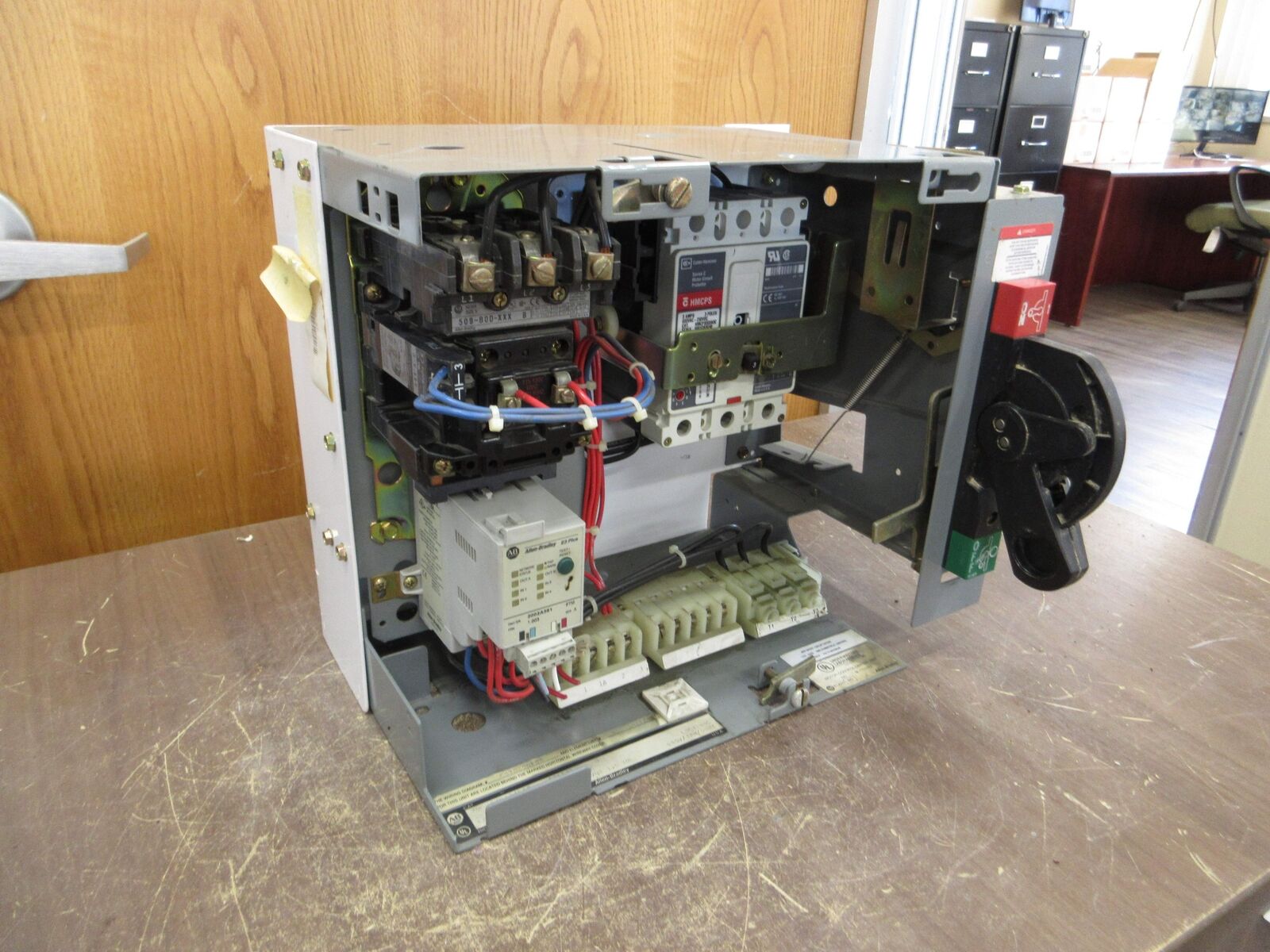 Allen-Bradley Size 1 MCC Bucket YUGWQY923/1AS 480V 3Ph 60Hz 120V Coil w/ Door