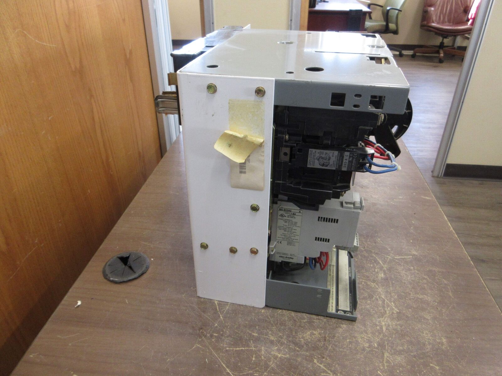 Allen-Bradley Size 1 MCC Bucket YUGWQY923/1AS 480V 3Ph 60Hz 120V Coil w/ Door