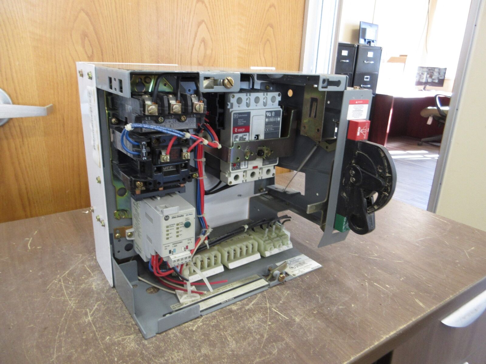 Allen-Bradley Size 1 MCC Bucket YUGWQY923/1AS 480V 3Ph 60Hz 120V Coil w/ Door
