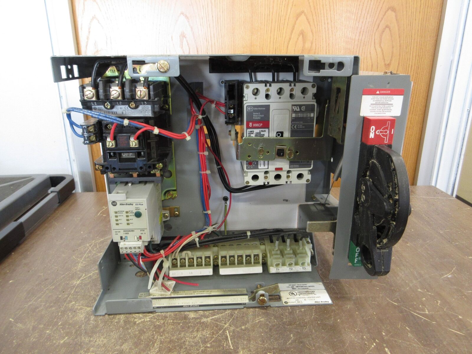 Allen-Bradley Size 1 MCC Bucket YUGWQY923/1AS 480V 3Ph 60Hz 120V Coil w/ Door