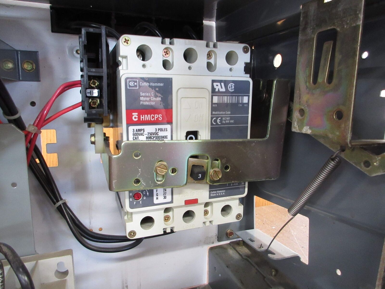 Allen-Bradley Size 1 MCC Bucket YUGWQY923/1AR 480V 3Ph 60Hz 120V Coil w/ Door
