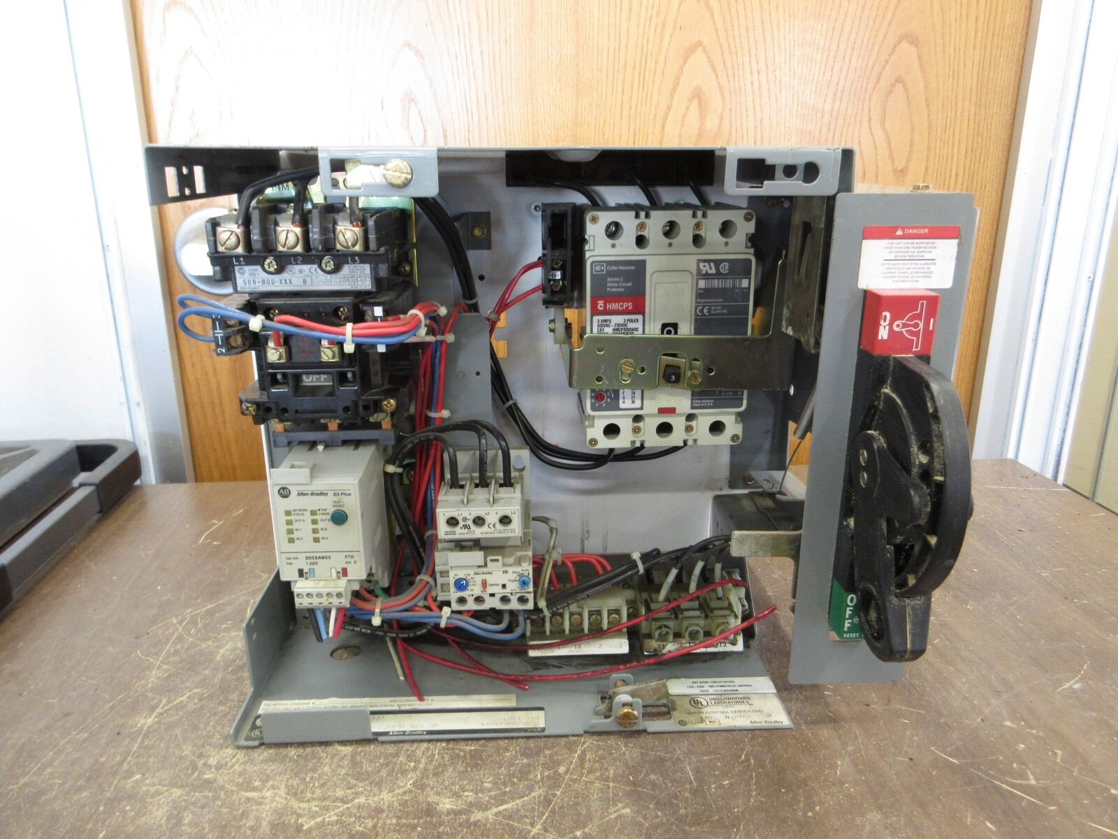 Allen-Bradley Size 1 MCC Bucket YUGWQY923/1AR 480V 3Ph 60Hz 120V Coil w/ Door