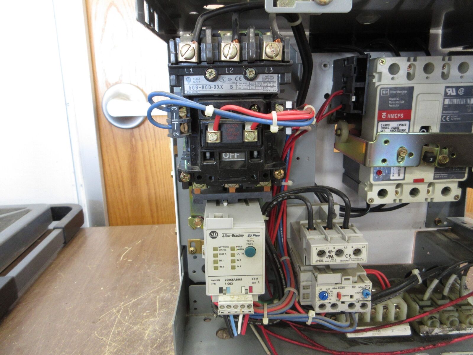Allen-Bradley Size 1 MCC Bucket YUGWQY923/1AR 480V 3Ph 60Hz 120V Coil w/ Door