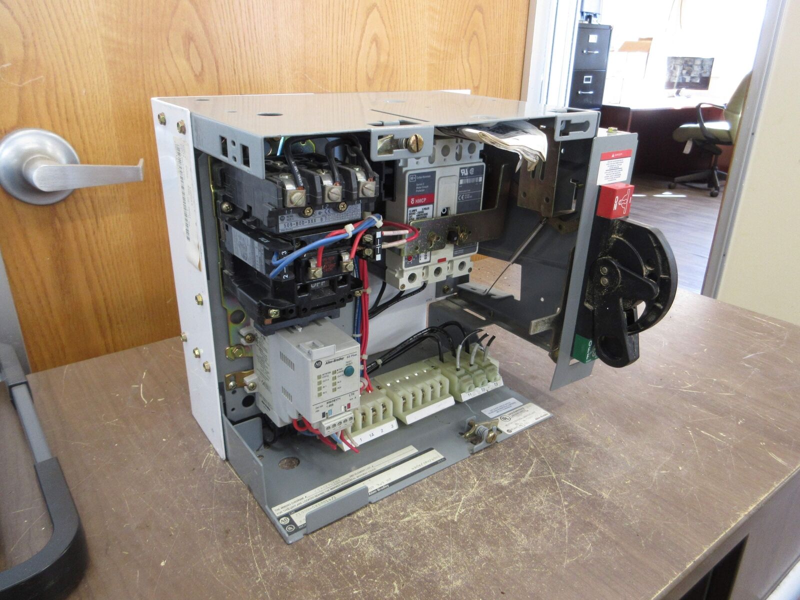 Allen-Bradley Size 1 MCC Bucket 2100U-GXSM014/1 480V 3Ph 60Hz 120V Coil w/ Door
