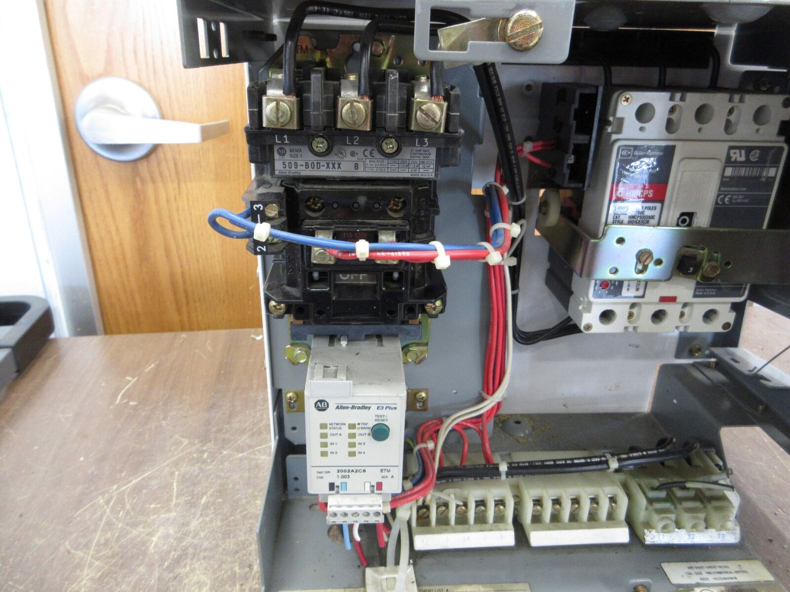 Allen-Bradley Size 1 MCC Bucket YUGWQY923/1AK 480V 3Ph 60Hz 120V Coil w/ Door