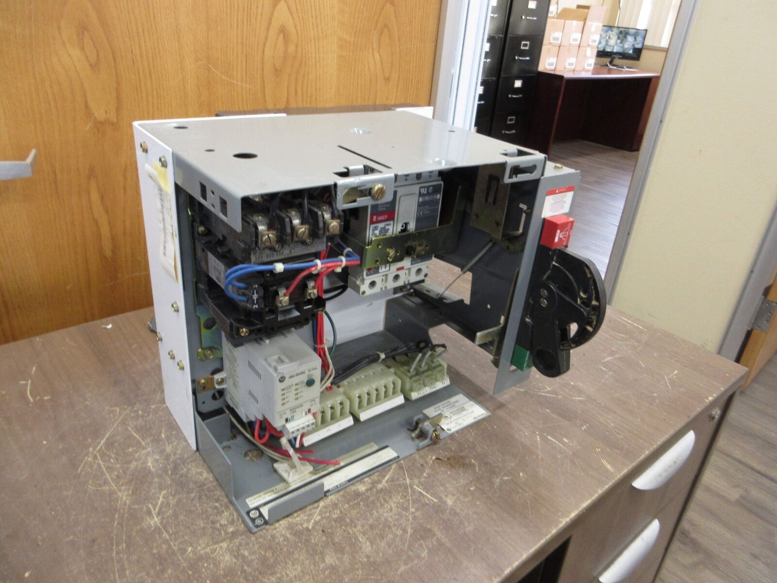 Allen-Bradley Size 1 MCC Bucket YUGWQY923/1AS 480V 3Ph 60Hz 120V Coil w/ Door