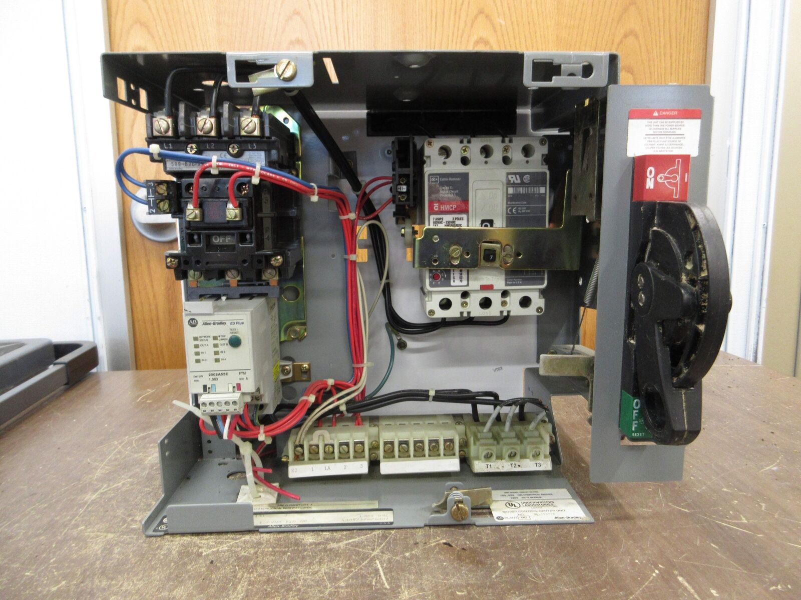 Allen-Bradley Size 1 MCC Bucket YUGWQY923/1AS 480V 3Ph 60Hz 120V Coil w/ Door