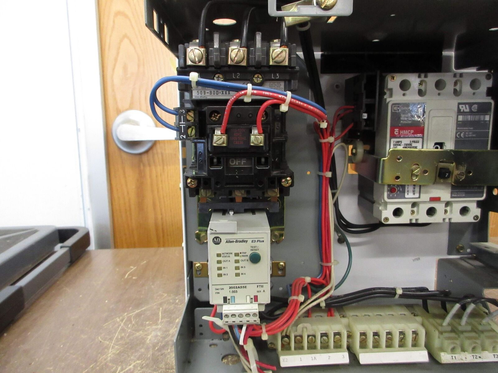 Allen-Bradley Size 1 MCC Bucket YUGWQY923/1AS 480V 3Ph 60Hz 120V Coil w/ Door