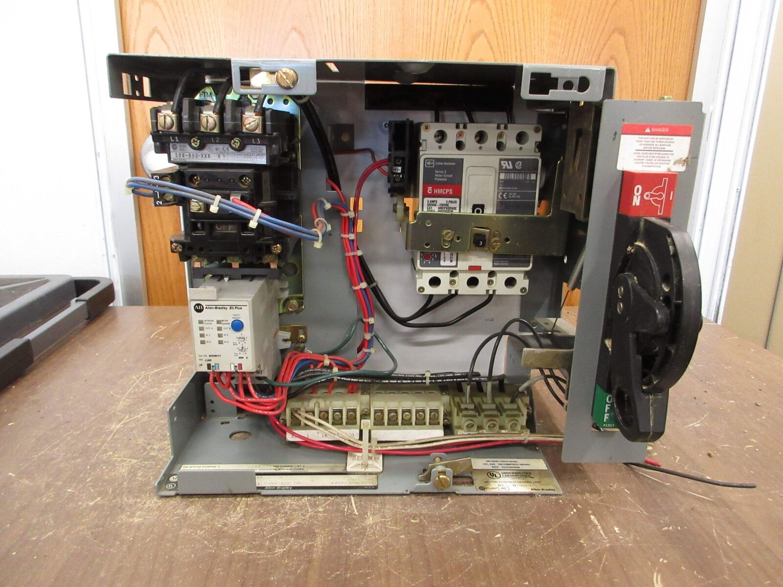 Allen-Bradley Size 1 MCC Bucket YUGWQY923/1AT 480V 3Ph 60Hz 120V Coil w/ Door