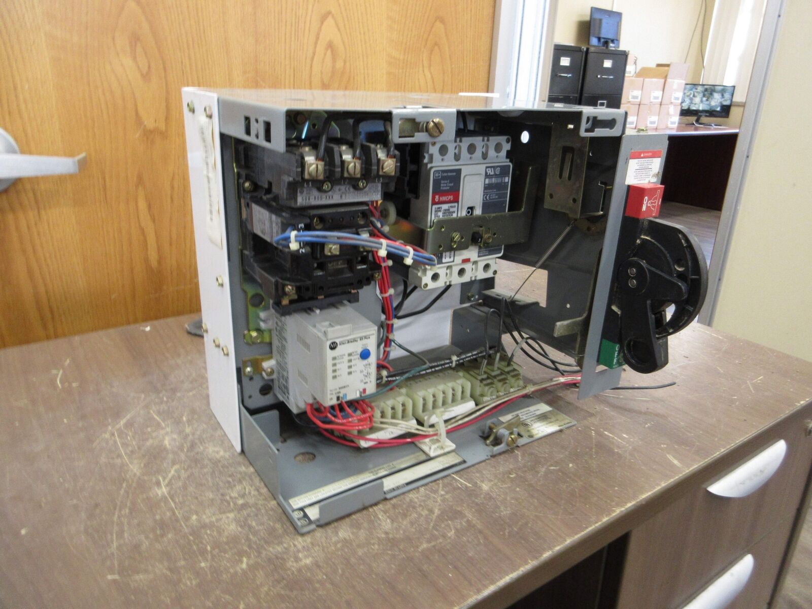 Allen-Bradley Size 1 MCC Bucket YUGWQY923/1AT 480V 3Ph 60Hz 120V Coil w/ Door