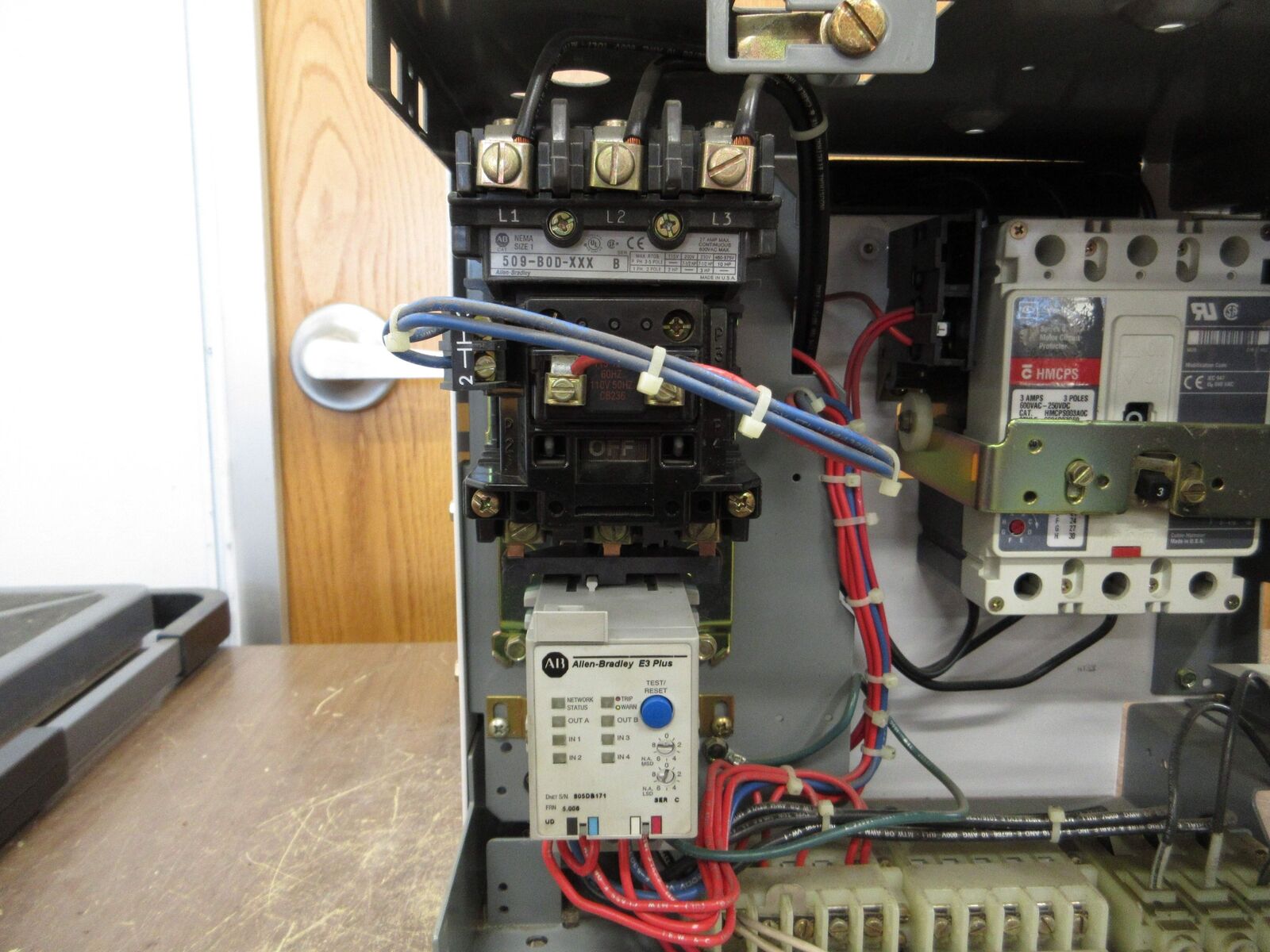 Allen-Bradley Size 1 MCC Bucket YUGWQY923/1AT 480V 3Ph 60Hz 120V Coil w/ Door