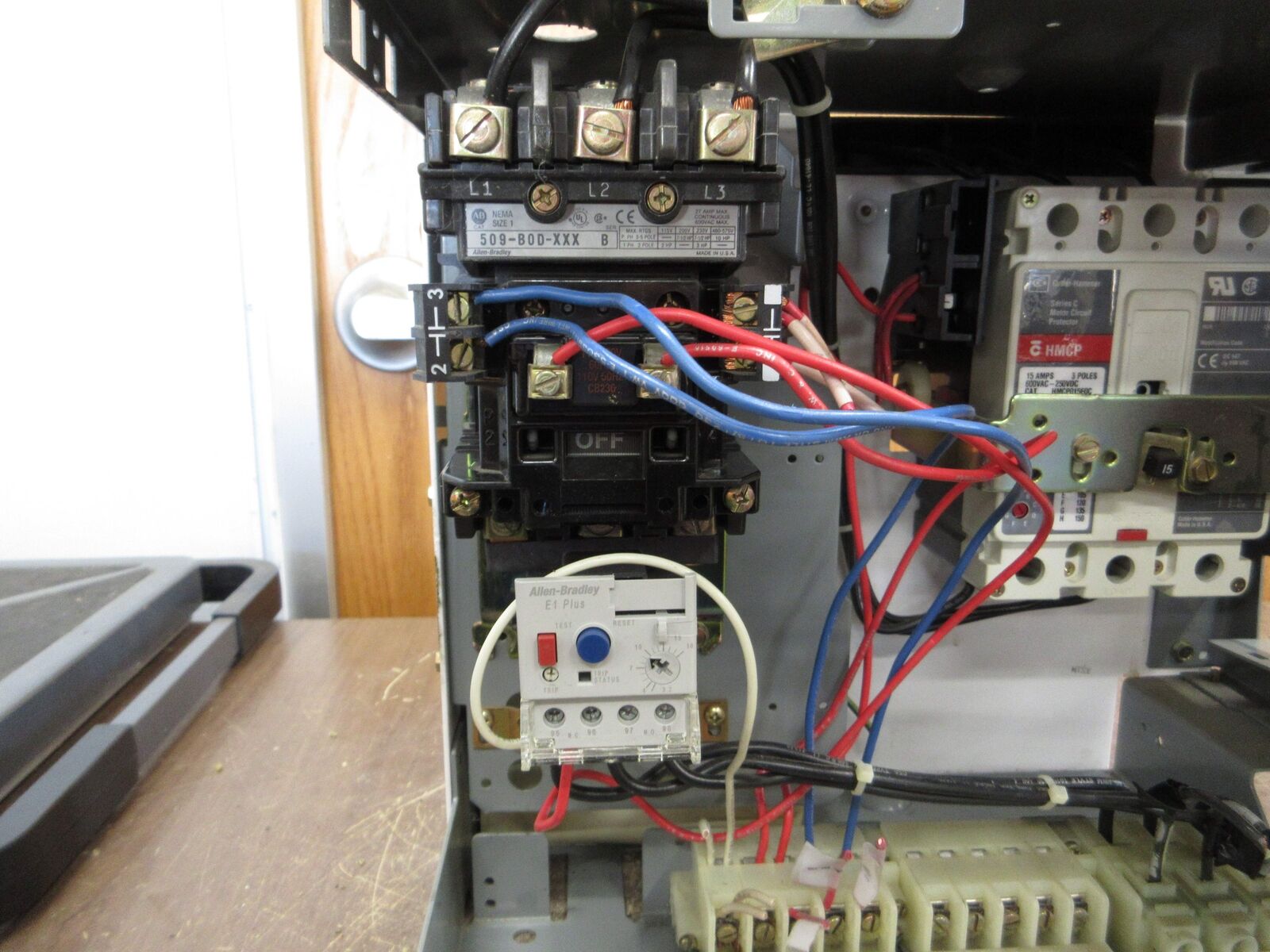 Allen-Bradley Size 1 MCC Bucket YUGWQY923/1AV 480V 3Ph 60Hz 120V Coil w/ Door