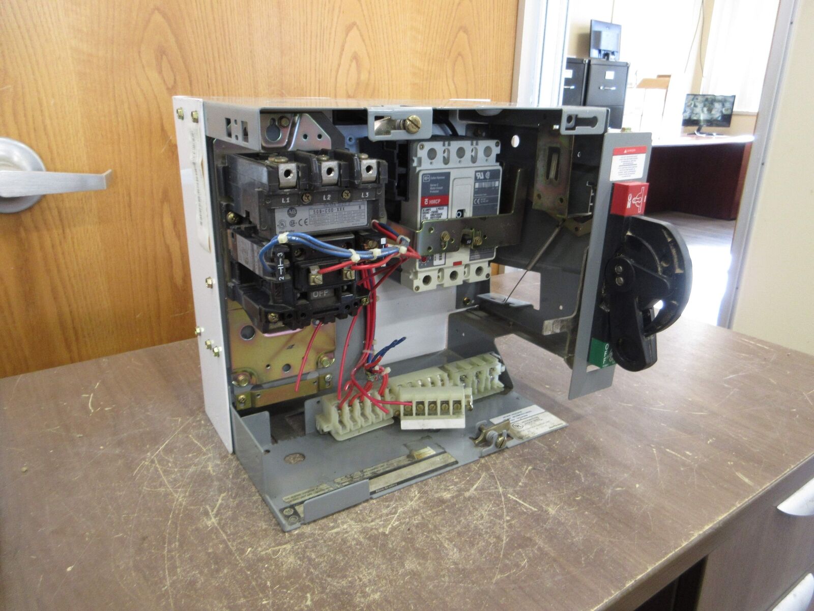 Allen-Bradley Size 2 MCC Bucket YUGWQY923/1AW 480V 3Ph 60Hz 120V Coil w/ Door