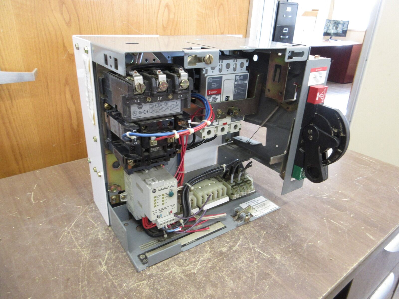Allen-Bradley Size 2 MCC Bucket YUGWQY923/1AW 480V 3Ph 60Hz 120V Coil w/ Door