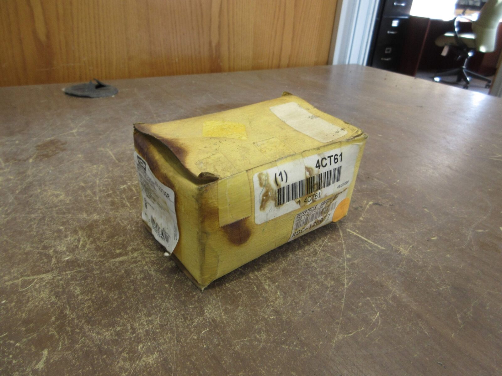 Hubbell Safety-Shroud Twist-Lock Receptacle HBL2310SR 20A 125V 2P 3W New Surplus