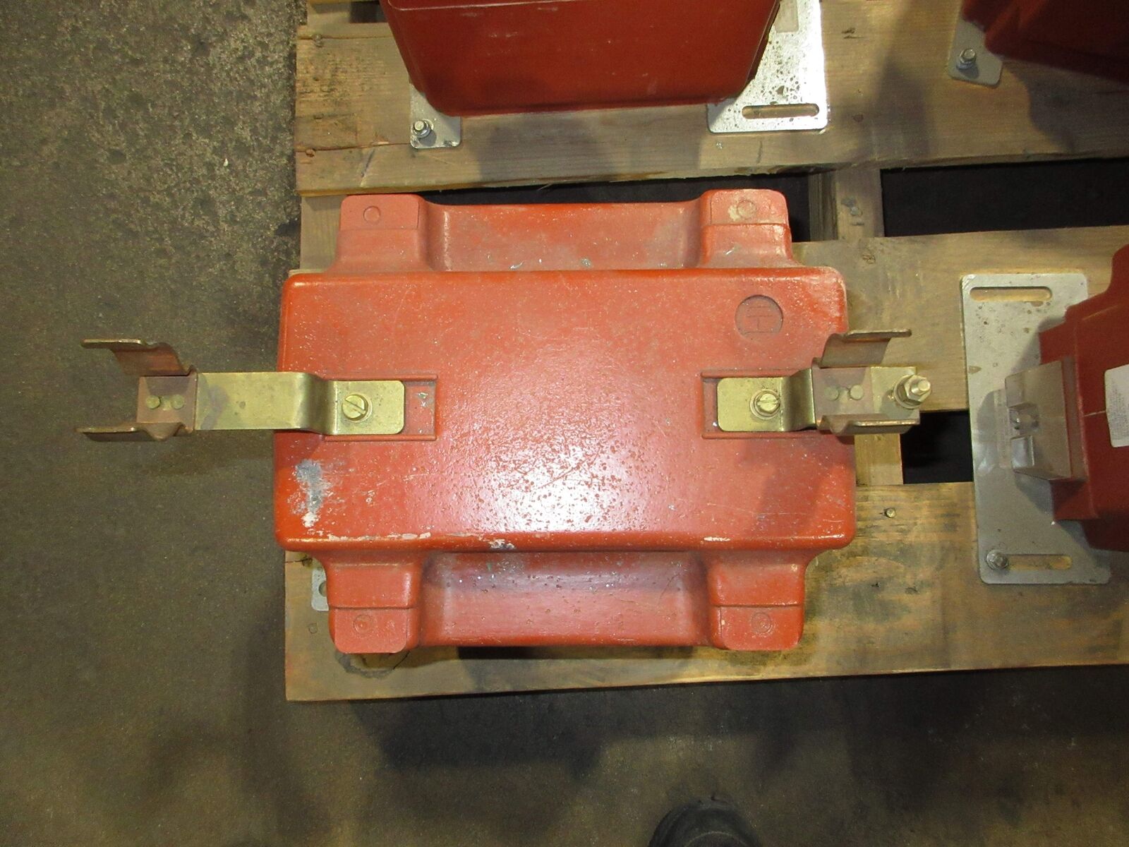 Instrument Transformers Voltage Transformer PTG5-1-110-SD01113F Pri: 7620V