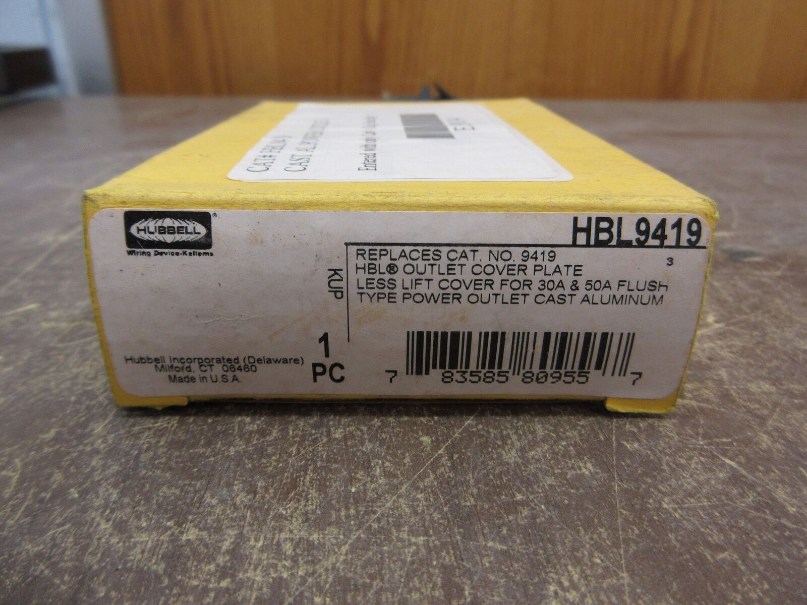 Hubbell Outlet Cover Plate HBL9419 Cast Aluminum New Surplus