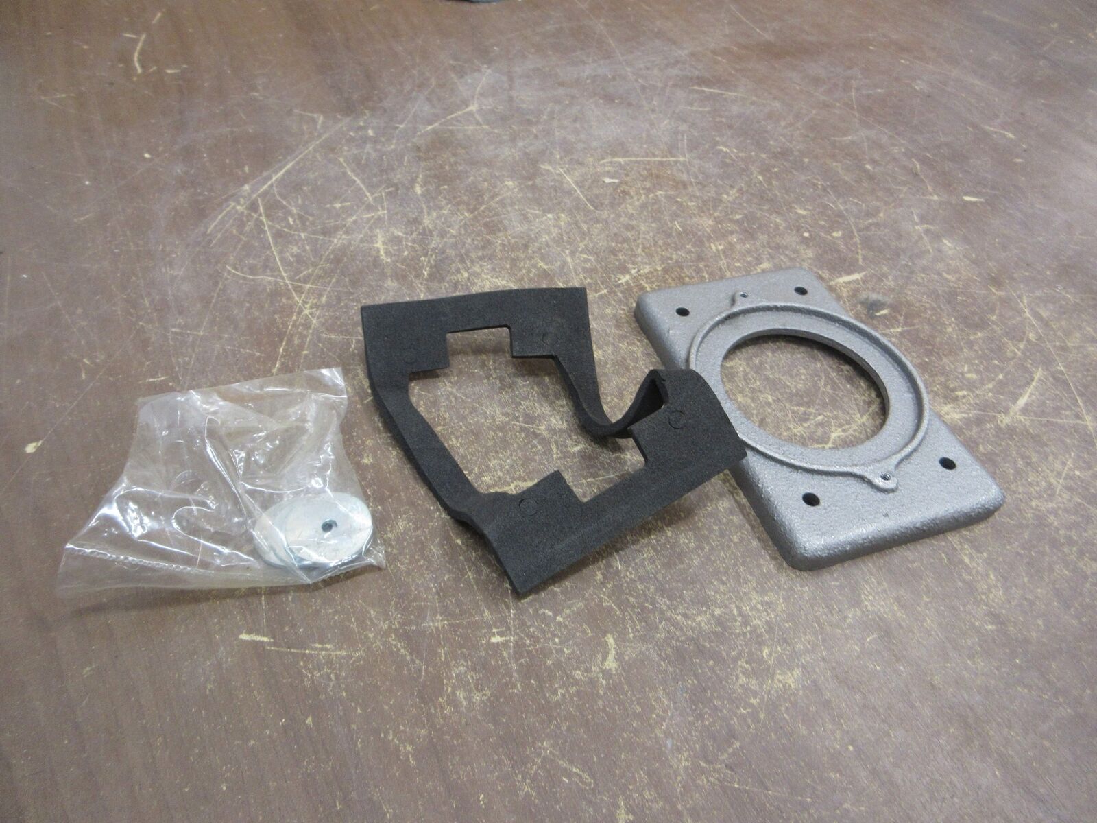 Hubbell Outlet Cover Plate HBL9419 Cast Aluminum New Surplus