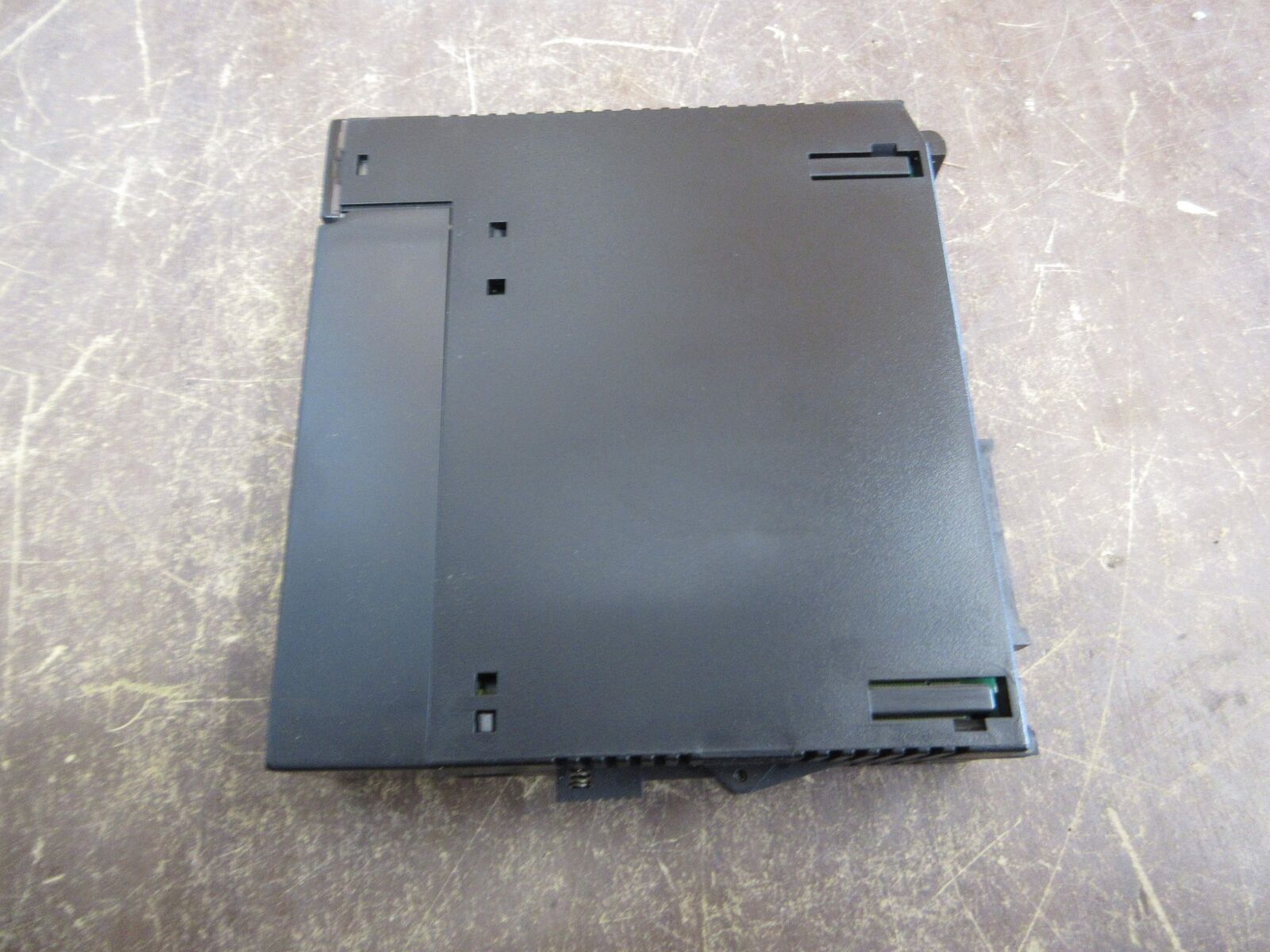 GE Fanuc Output Module IC693MDL753D 12/24VDC 0.5A 32PT Used