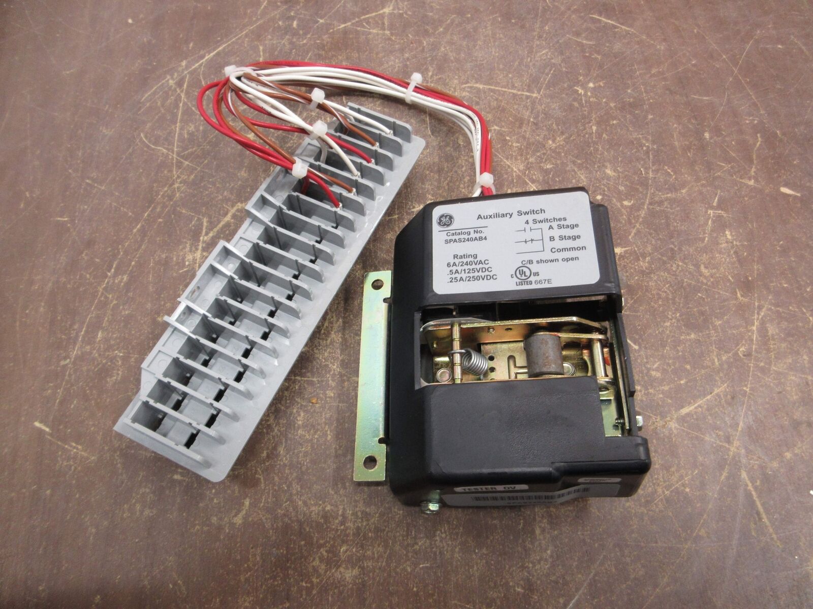 GE Auxiliary Switch SPAS240AB4 6A/240VAC 0.5A/125VDC 0.25A/250VDC Used