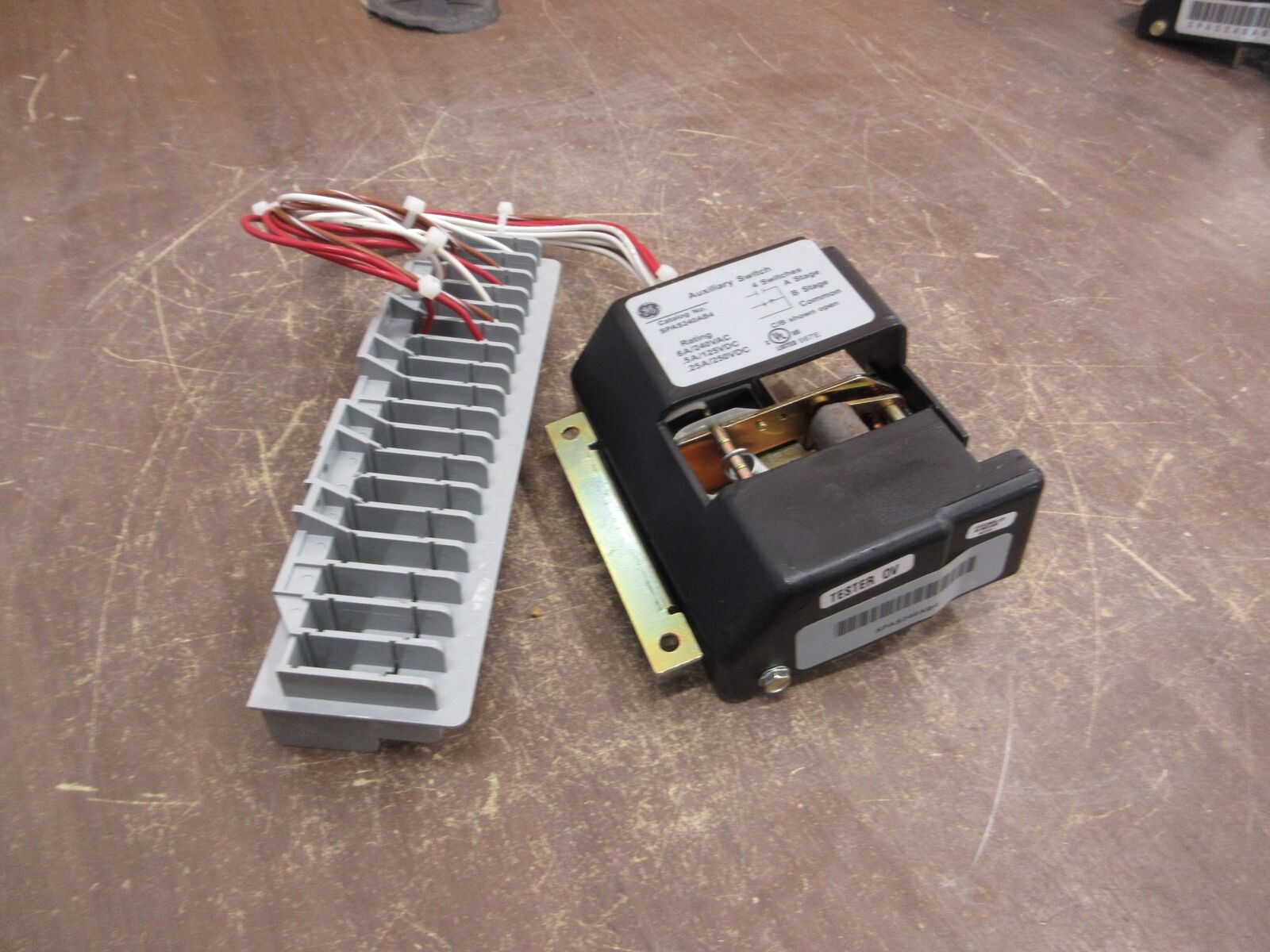 GE Auxiliary Switch SPAS240AB4 6A/240VAC 0.5A/125VDC 0.25A/250VDC Used