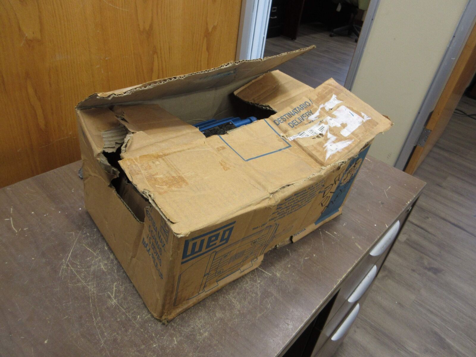 WEG Motor 00158ET3H145T-W22 1.5HP 1800RPM 575V 1.58A 60Hz 3Ph *Damaged Box*