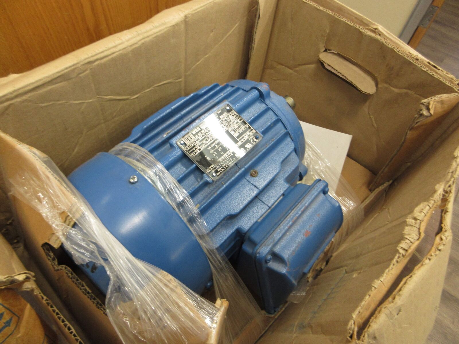 WEG Motor 00158ET3H145T-W22 1.5HP 1800RPM 575V 1.58A 60Hz 3Ph *Damaged Box*