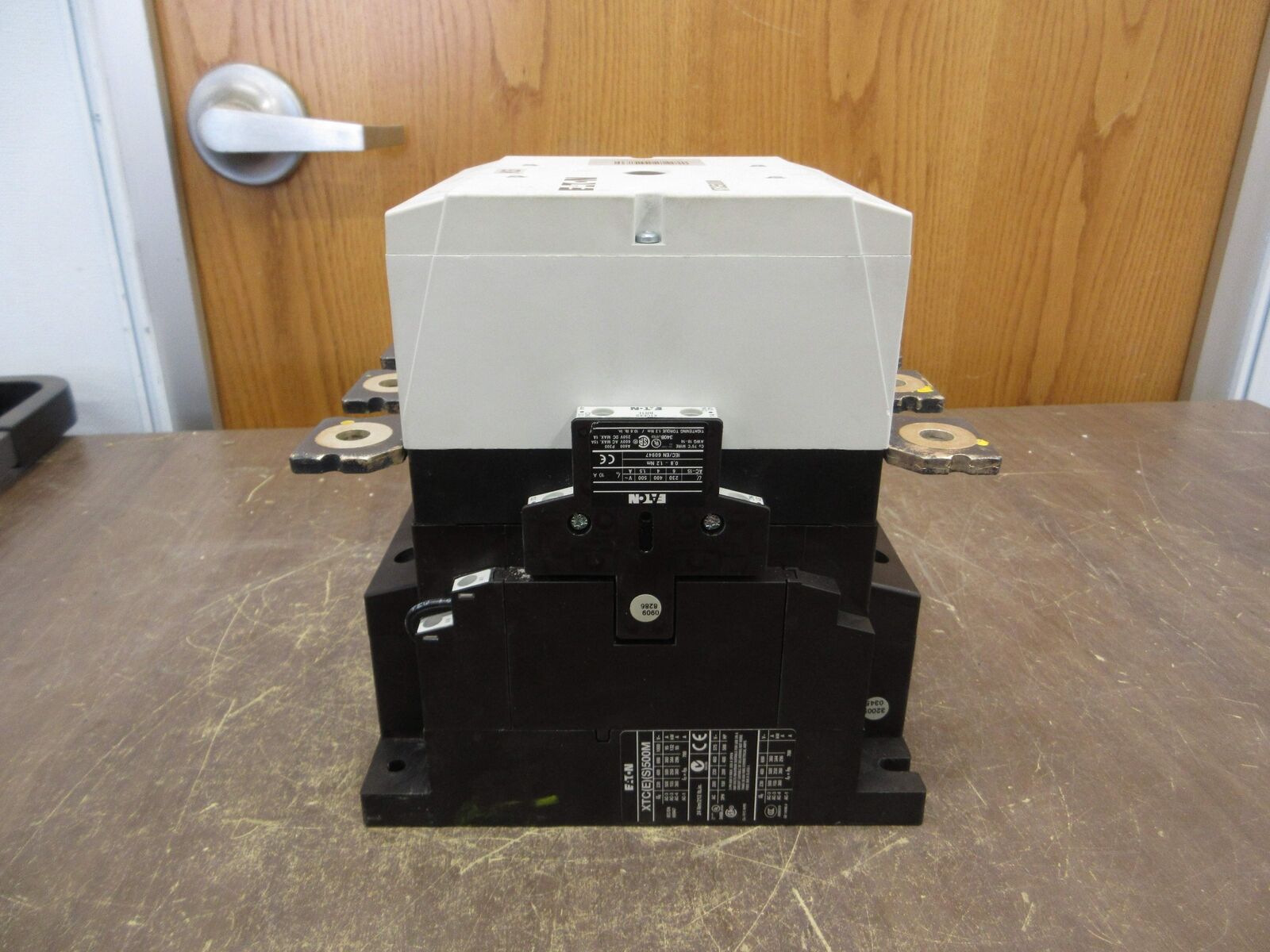 Eaton Contactor XTCE500M 24-48VDC Coil 550A 600V Used