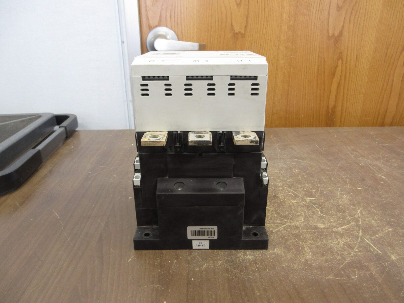 Eaton Contactor XTCE400M 24-48VDC Coil 450A 600V Used