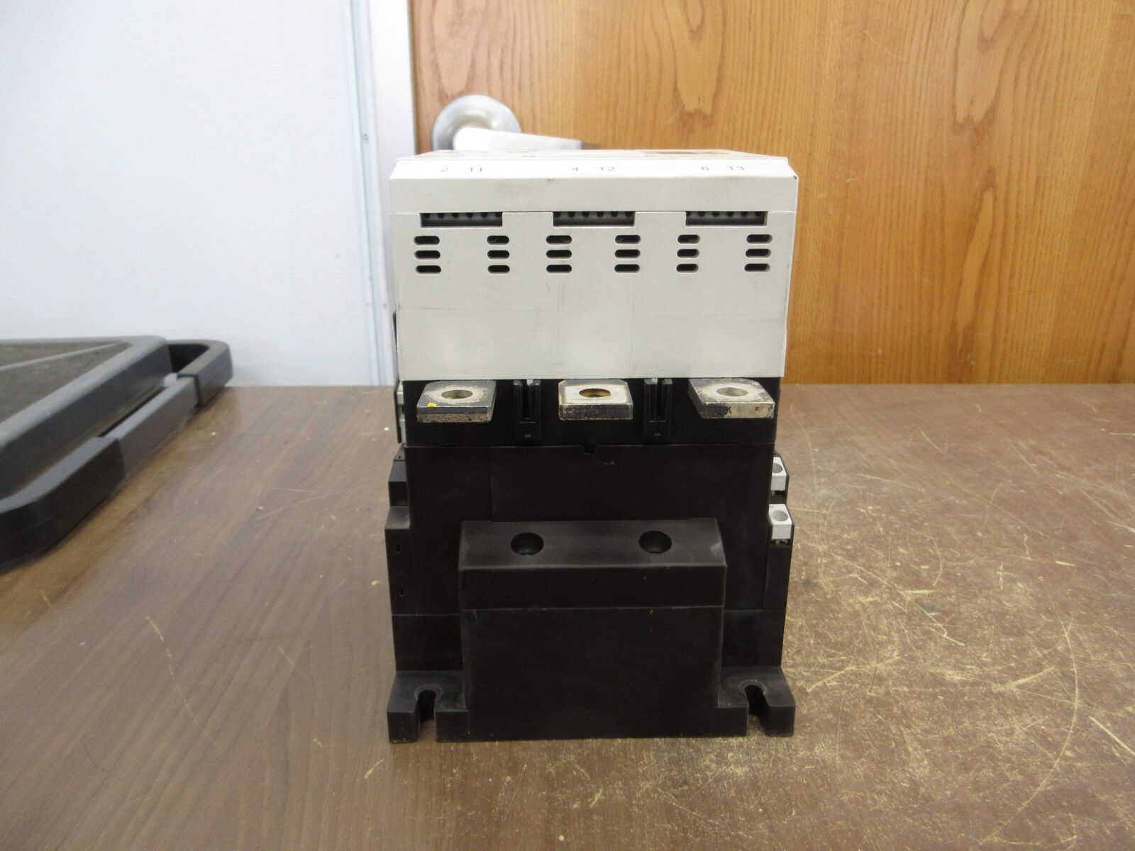 Eaton Contactor XTCE400M 24-48VDC Coil 450A 600V Used