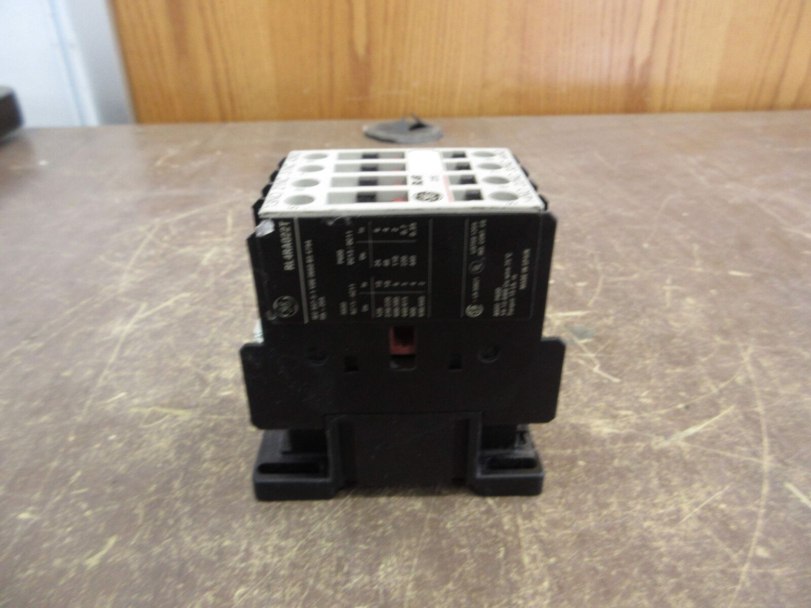 GE Contactor RL4RA022T 120V Coil 20A 600V *Chipped Corner* Used
