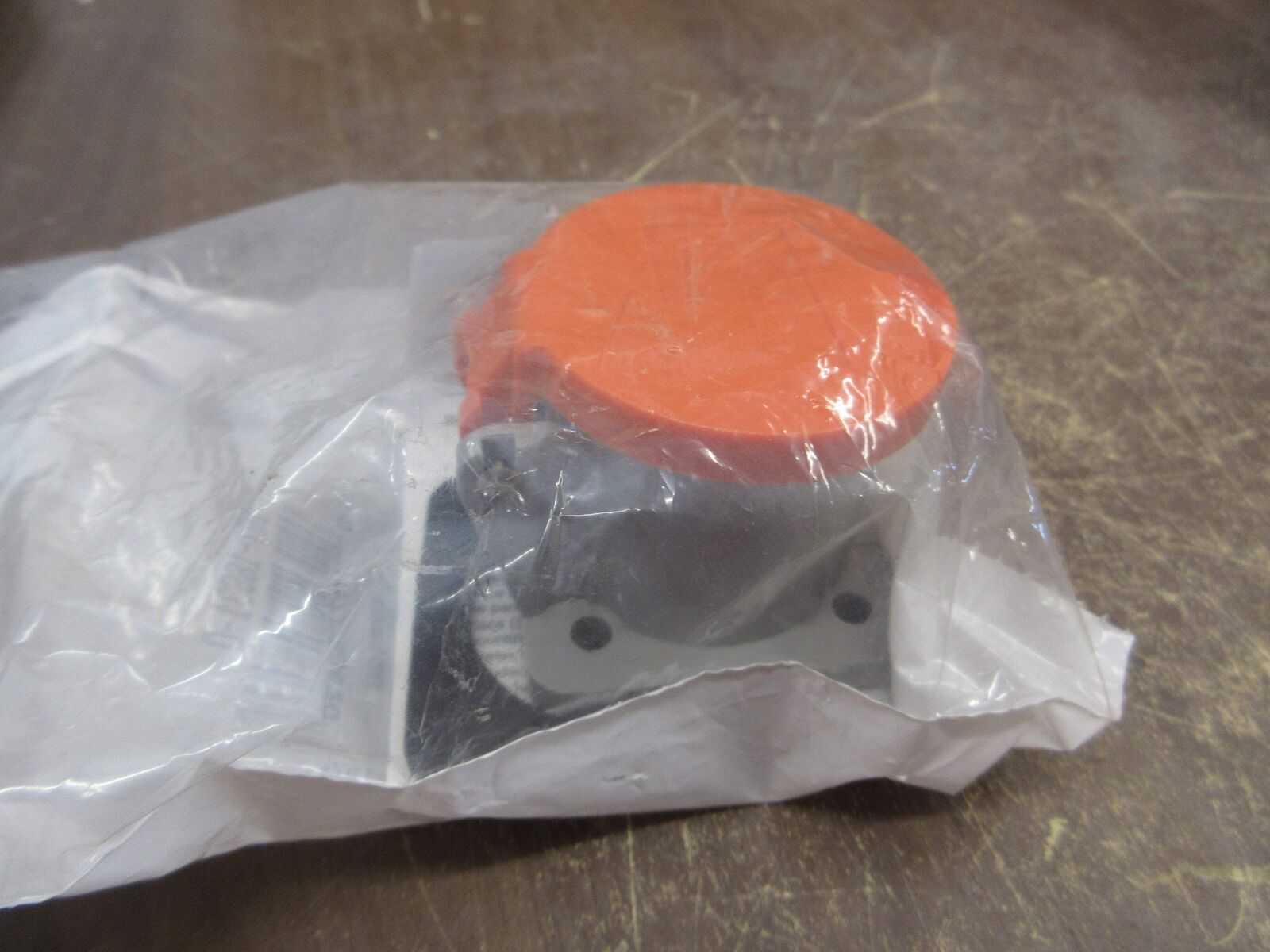 Leviton Nema 3R Receptacle Enclosure 107-16S31-O New Surplus