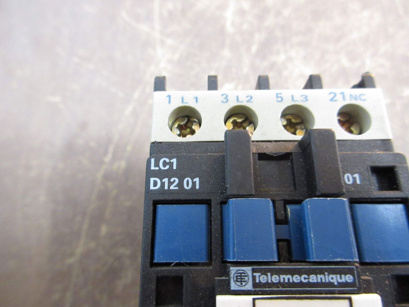 Telemecanique Contactor LC1 D12 01 120V Coil 25A 600V Used