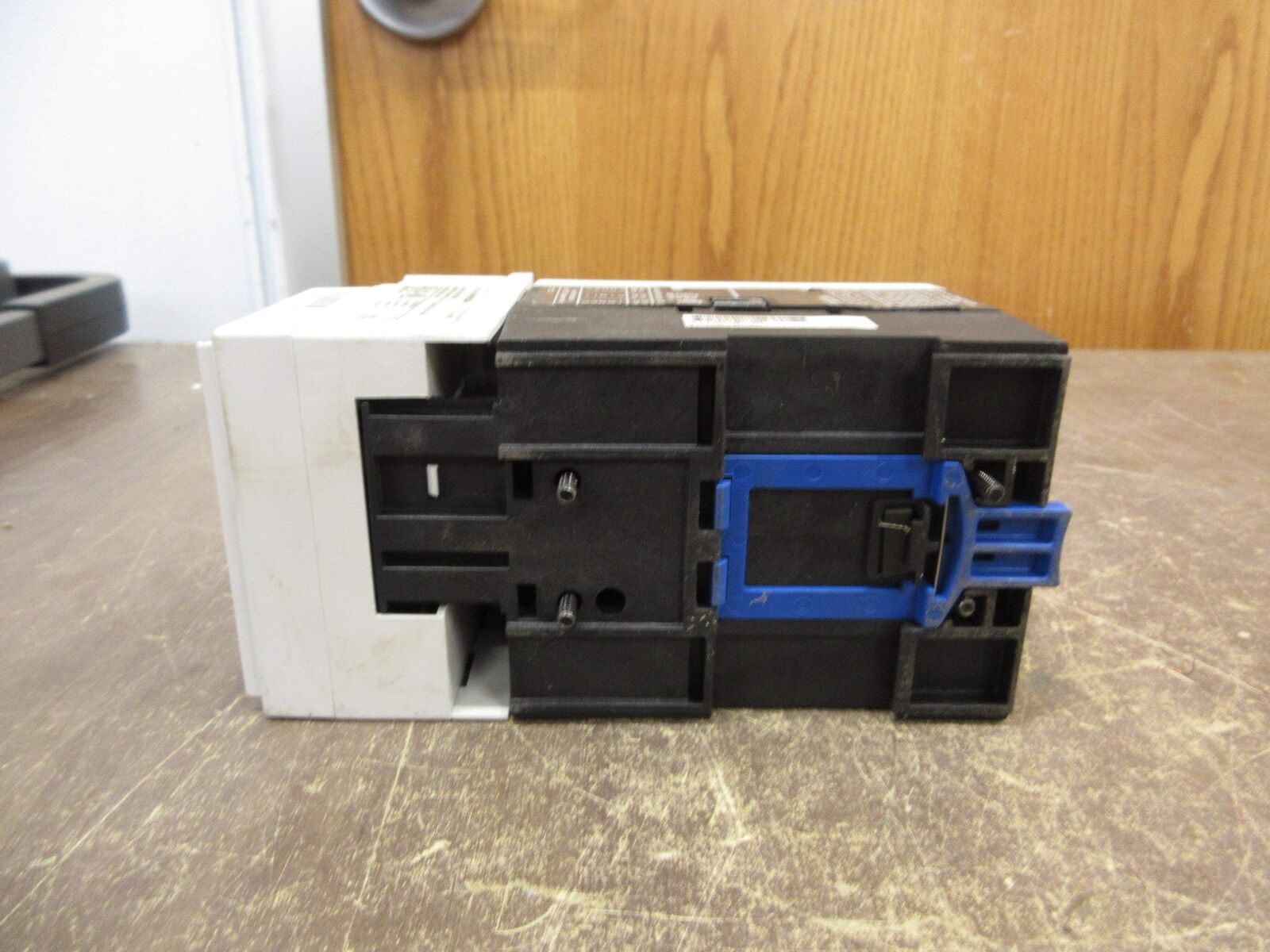 Eaton Contactor E04ND10X3N 24VDC Coil 130A 600V Used