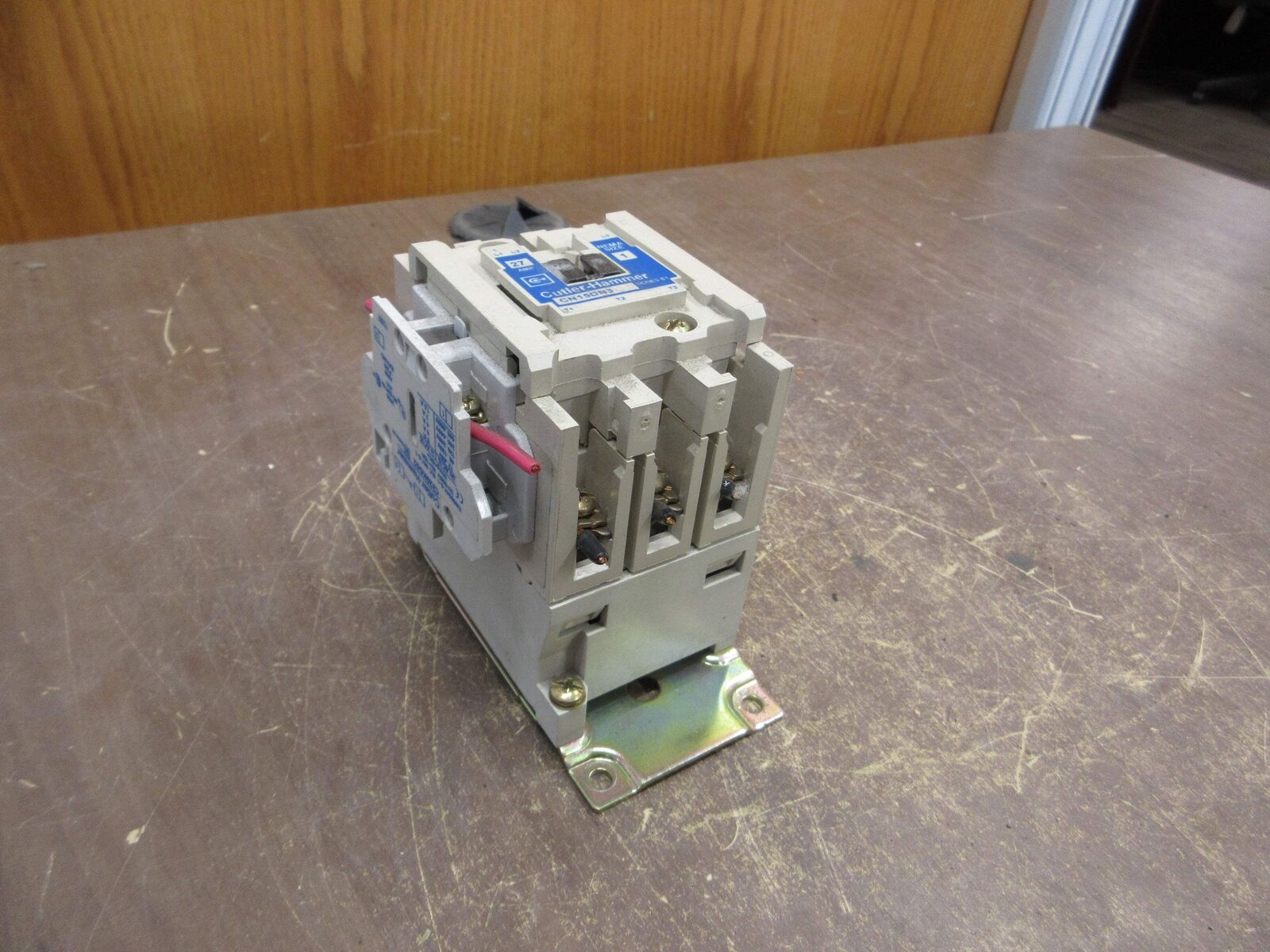 Cutler-Hammer Size 1 Contactor CN15DN3 Ser. B1 120V Coil 27A (1) Aux Contact