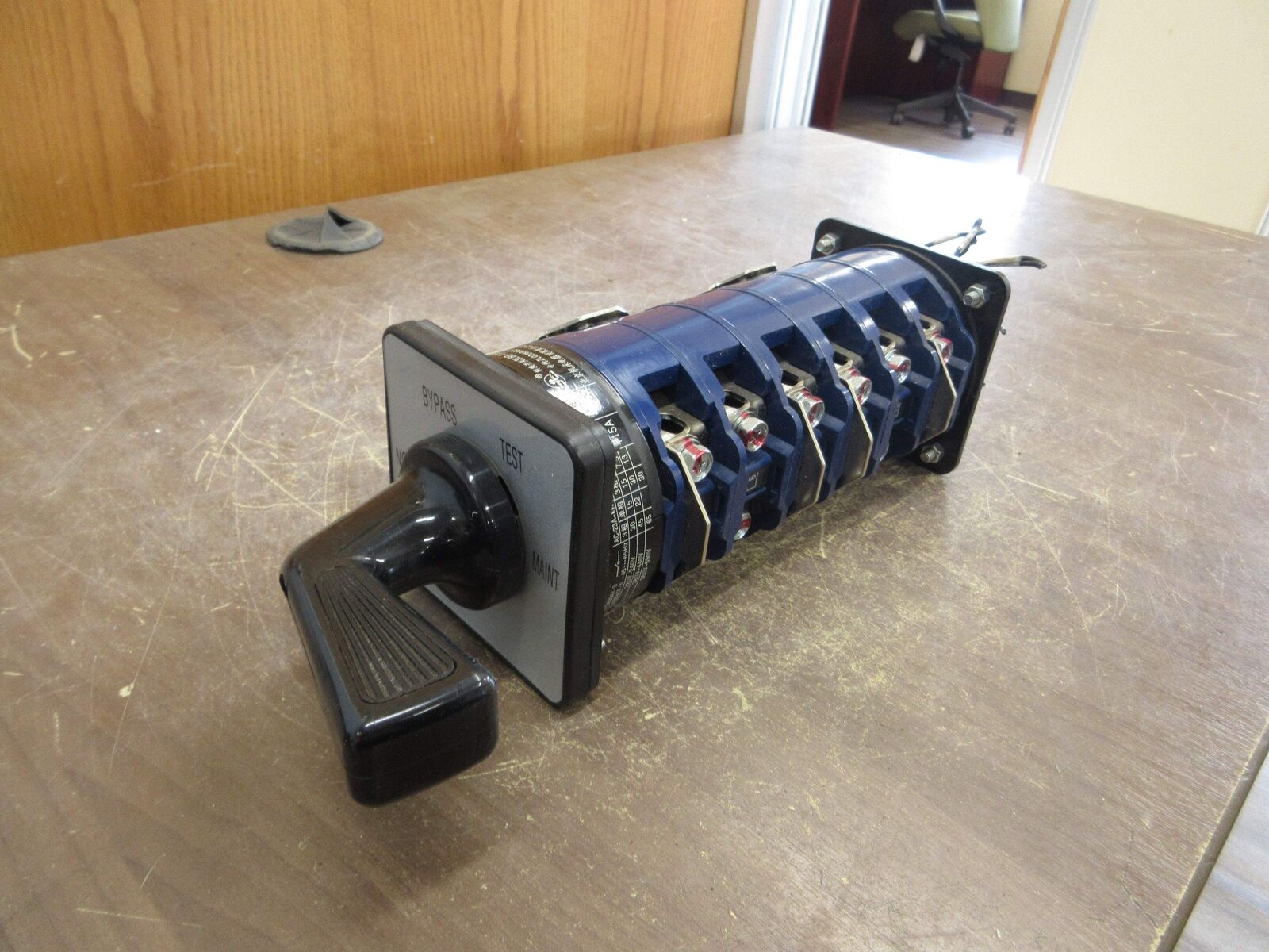 BMTE Rotary Cam Switch 3LBB-115 24A 415V Normal/Bypass/Test/Maint Used