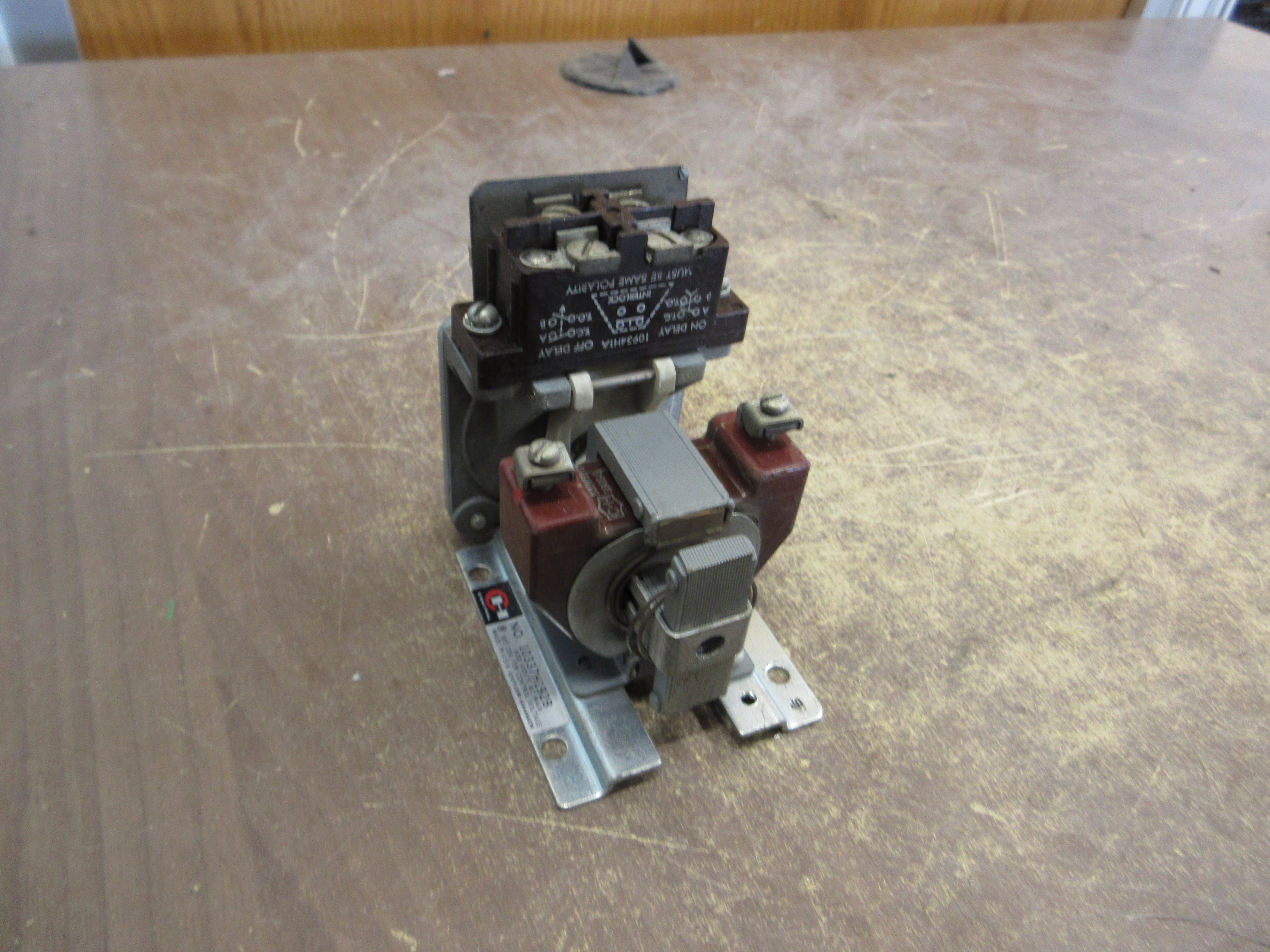 Cutler-Hammer Pneumatic Timer 10337H192B 120V Coil 600V Used