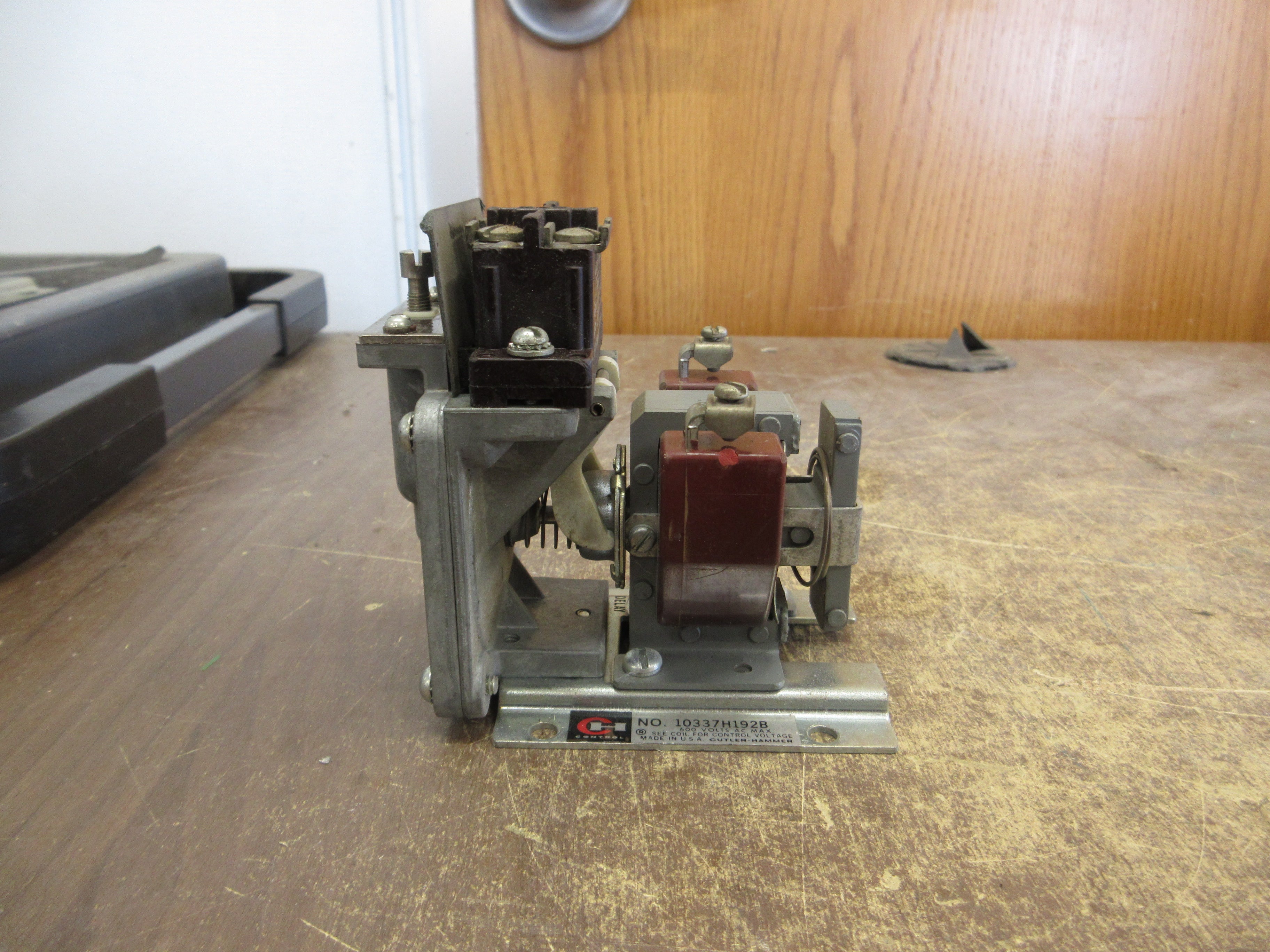 Cutler-Hammer Pneumatic Timer 10337H192B 120V Coil 600V Used