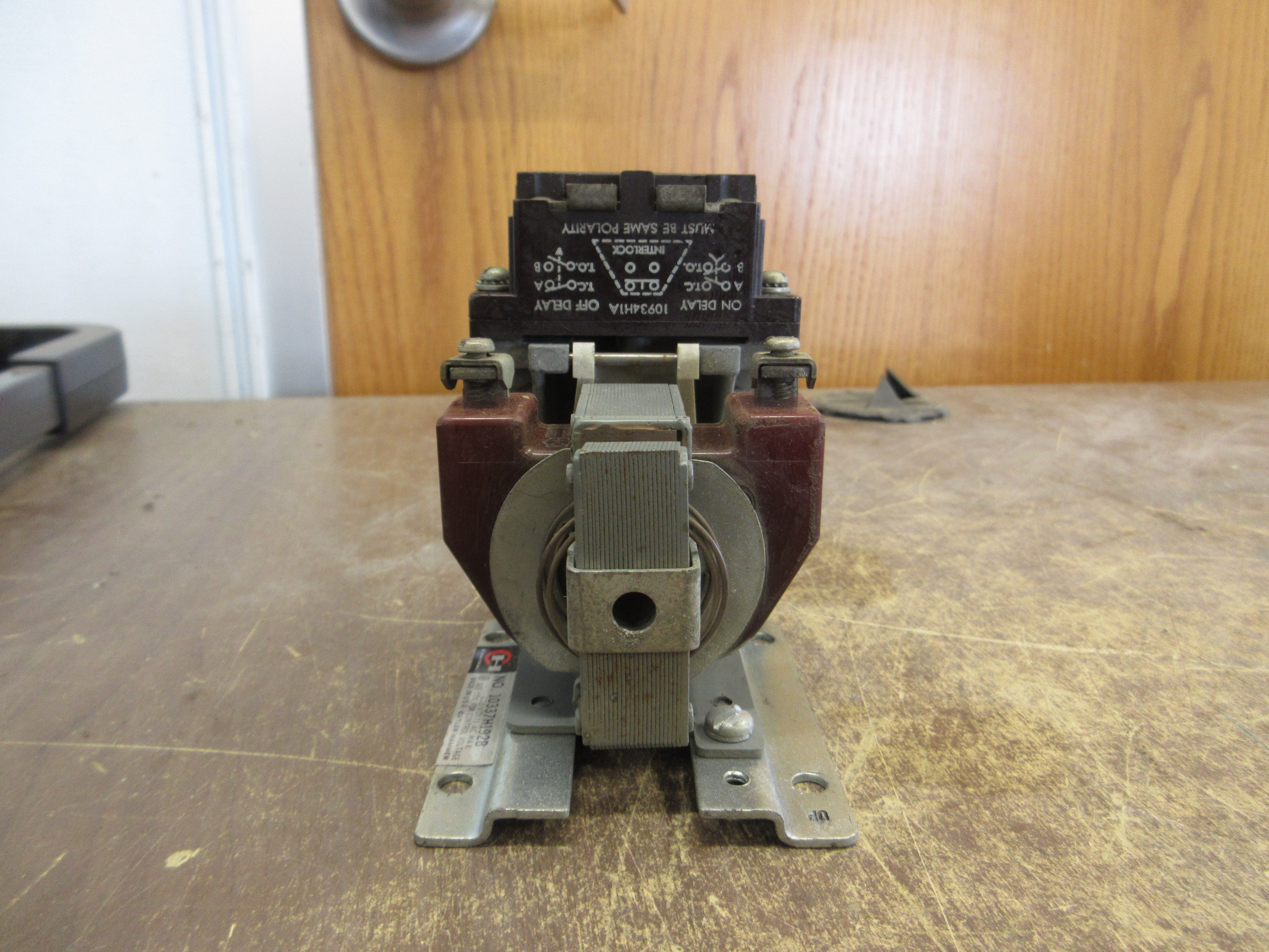 Cutler-Hammer Pneumatic Timer 10337H192B 120V Coil 600V Used