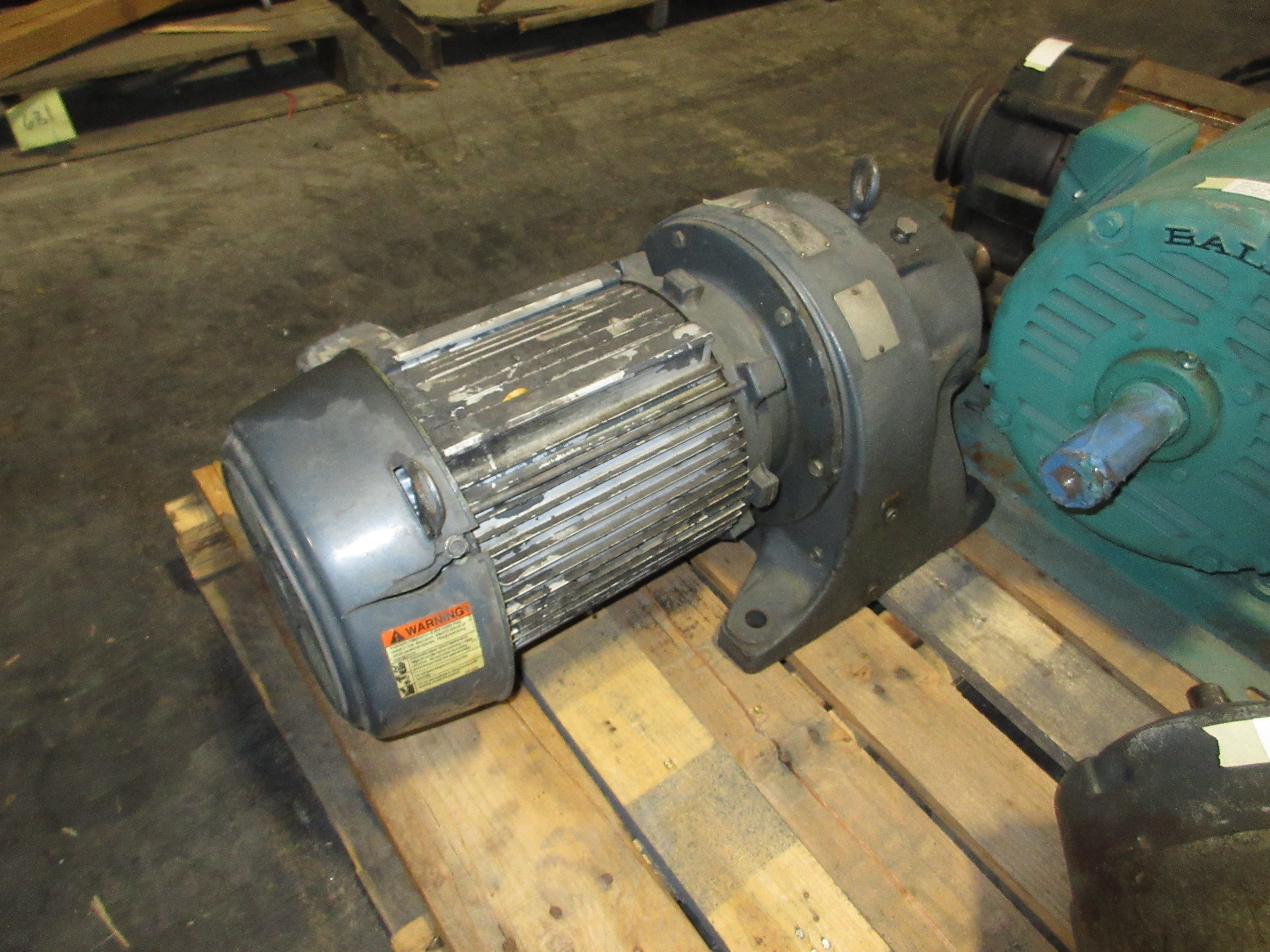 Syncrogear Module Gearmotor R284/D0617299N 11.7HP Gear Ratio: 7.56 Used