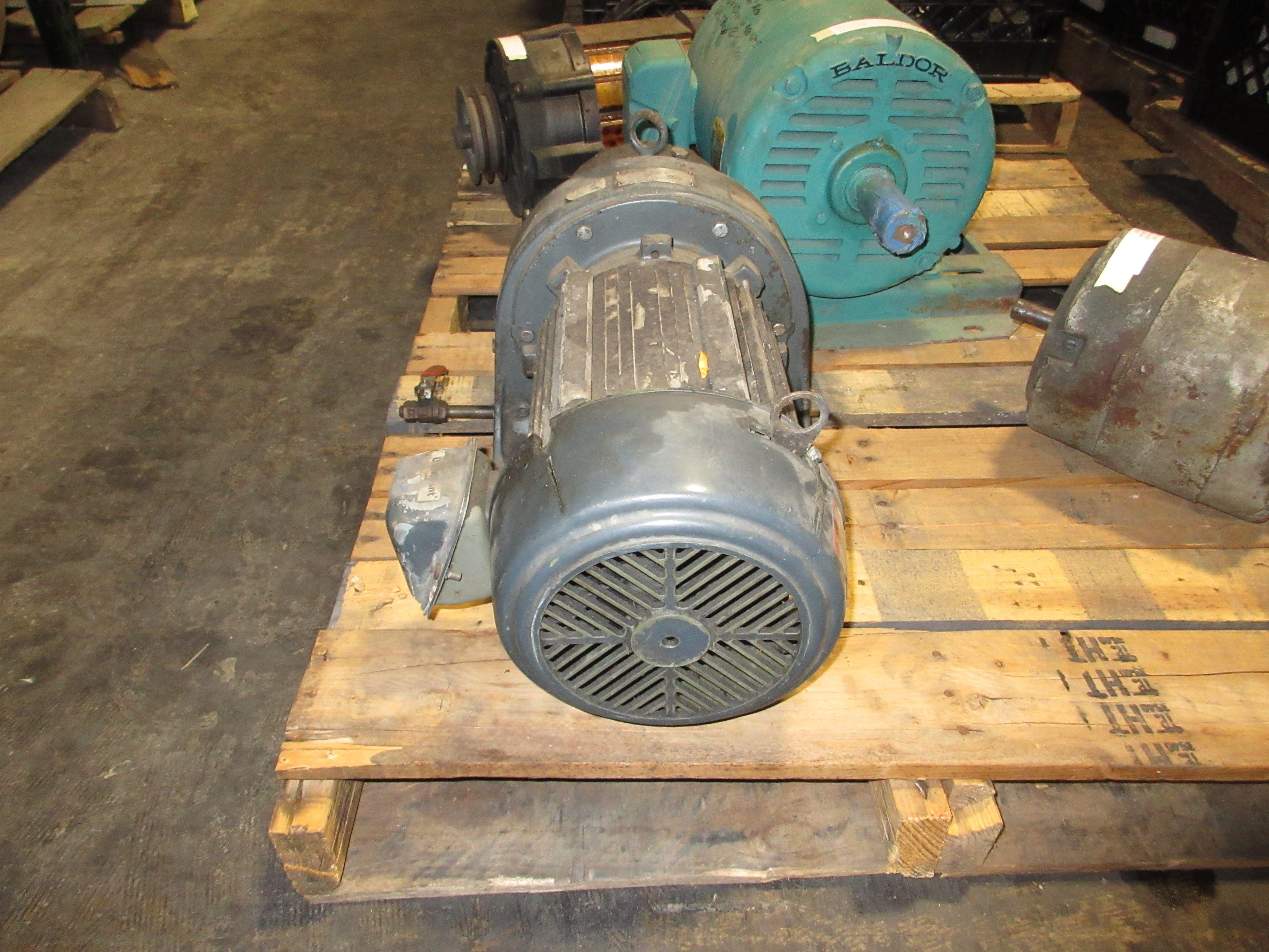 Syncrogear Module Gearmotor R284/D0617299N 11.7HP Gear Ratio: 7.56 Used