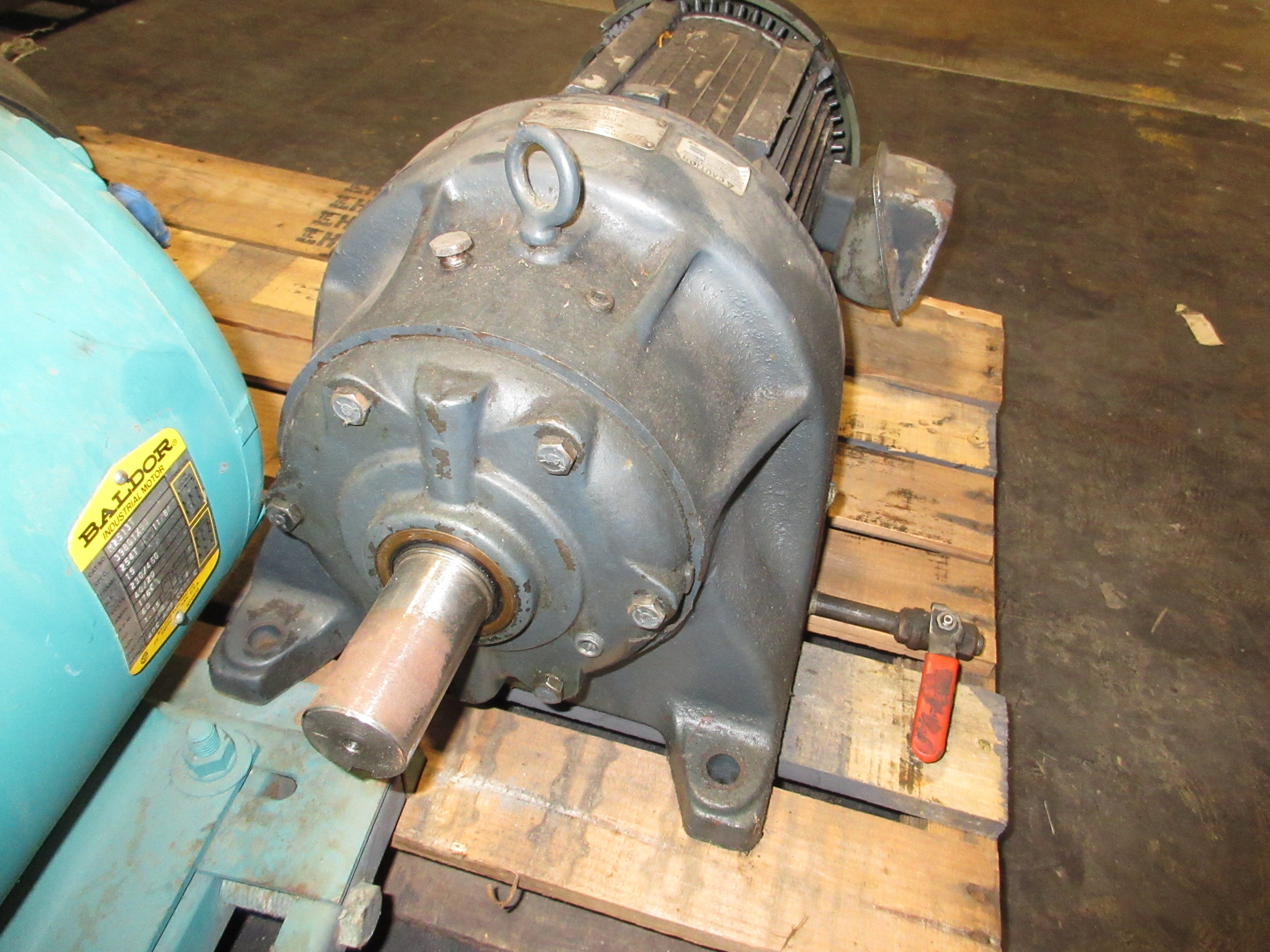 Syncrogear Module Gearmotor R284/D0617299N 11.7HP Gear Ratio: 7.56 Used