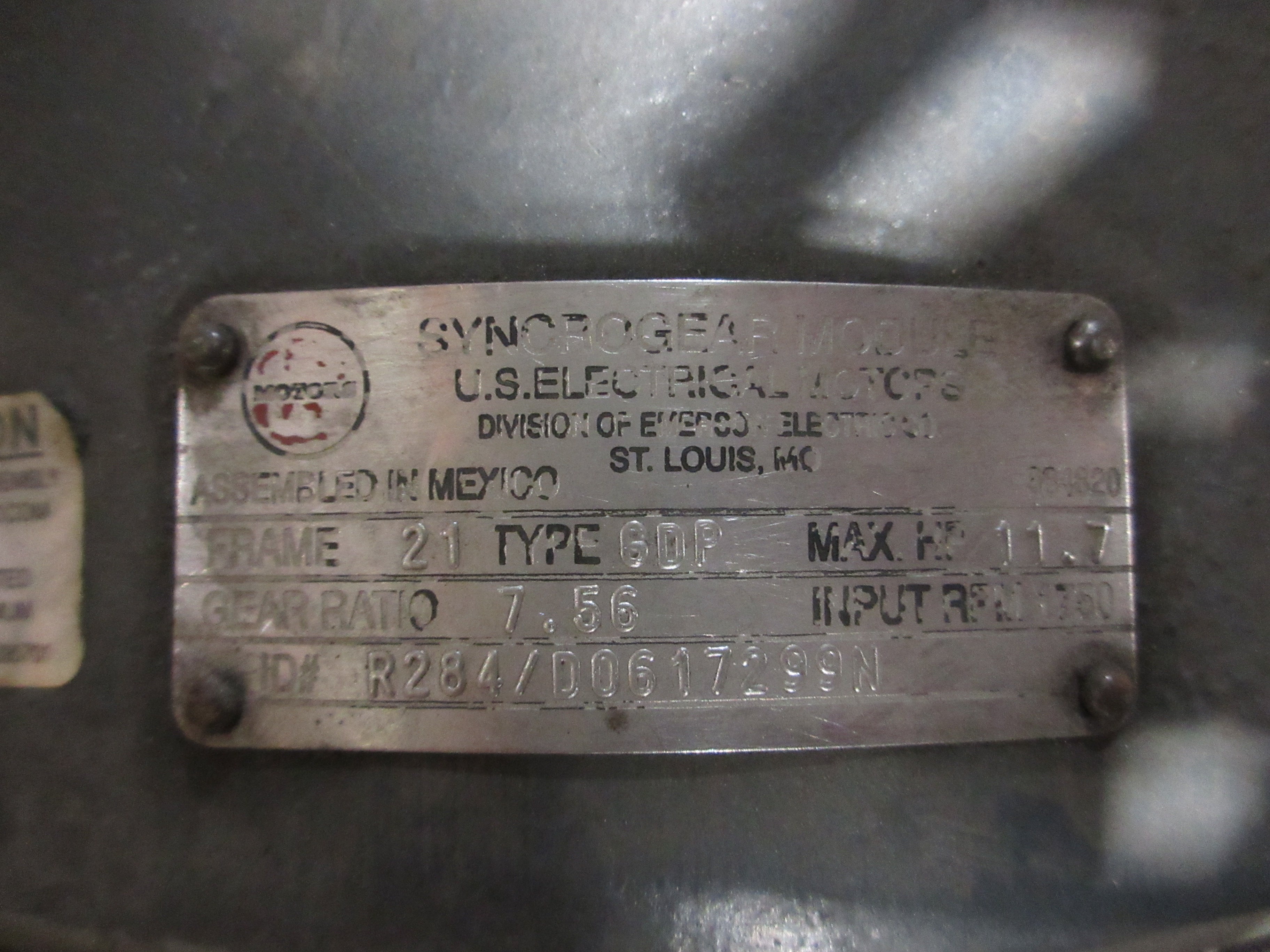 Syncrogear Module Gearmotor R284/D0617299N 11.7HP Gear Ratio: 7.56 Used