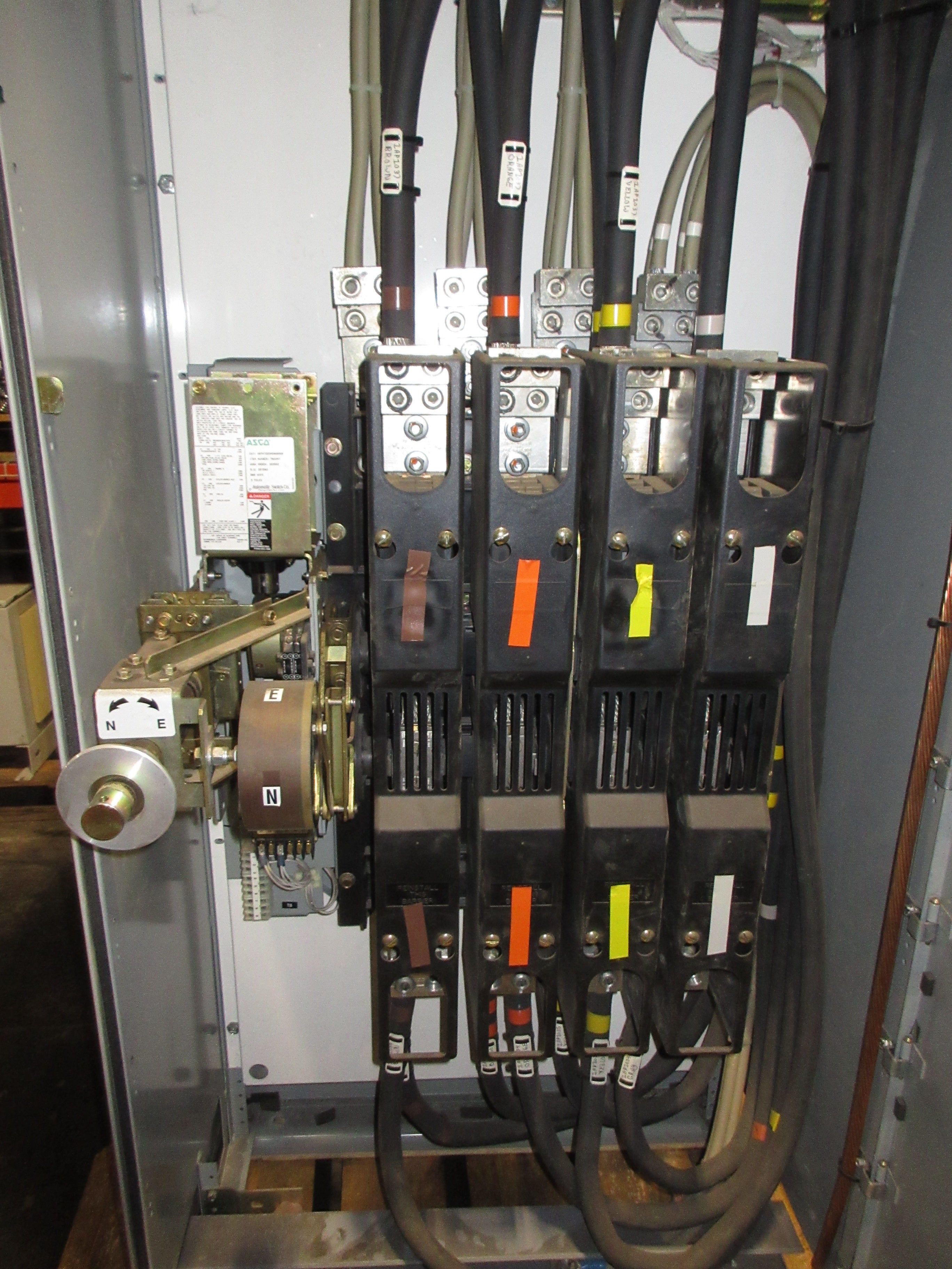 Asco 7000 Series Non-Automatic Transfer Switch H07MTSB308000000 800A 3P Used
