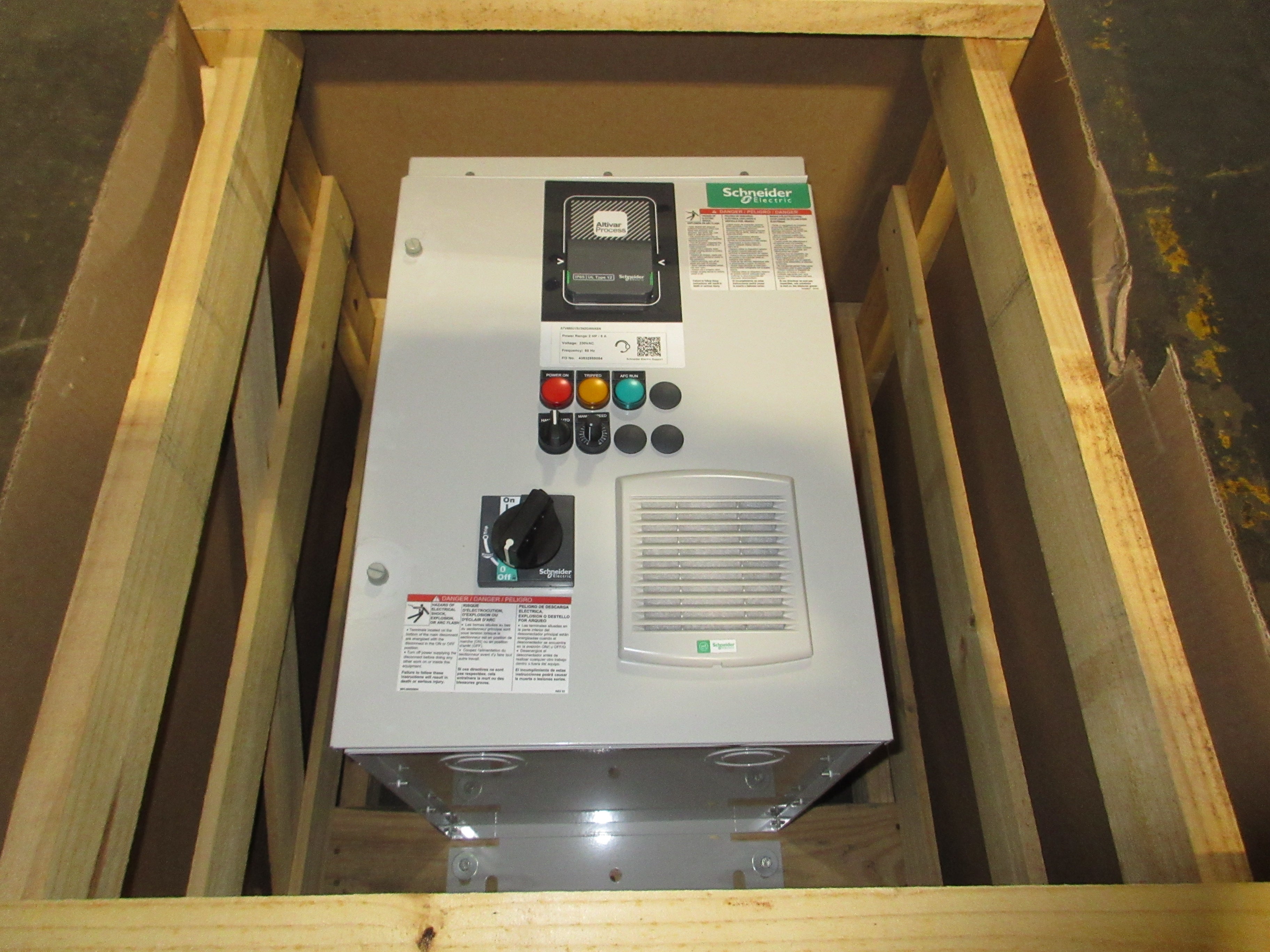 Schnieder Electric Altivar Process Type 12 AC Drive ATV660U15U3N2GNWABN 2HP 230V